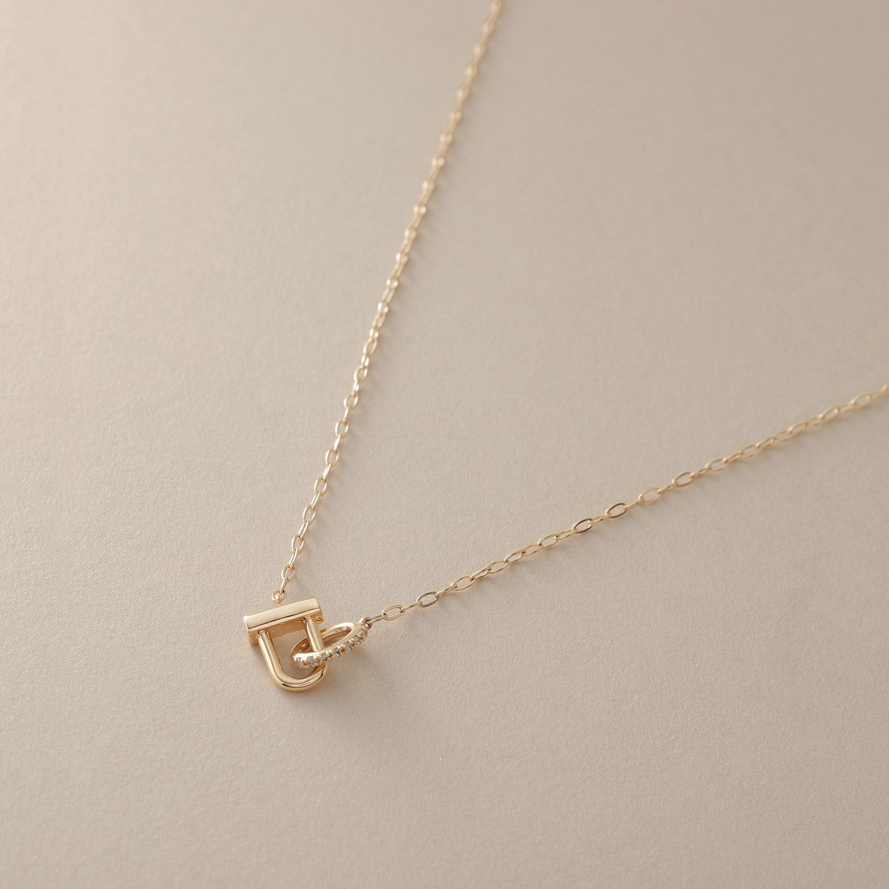 ココシュニック COCOSHNIK K10ダイヤモンド ロックモチーフ ネックレス （イエローゴールド(104)） イエローゴールド(104)