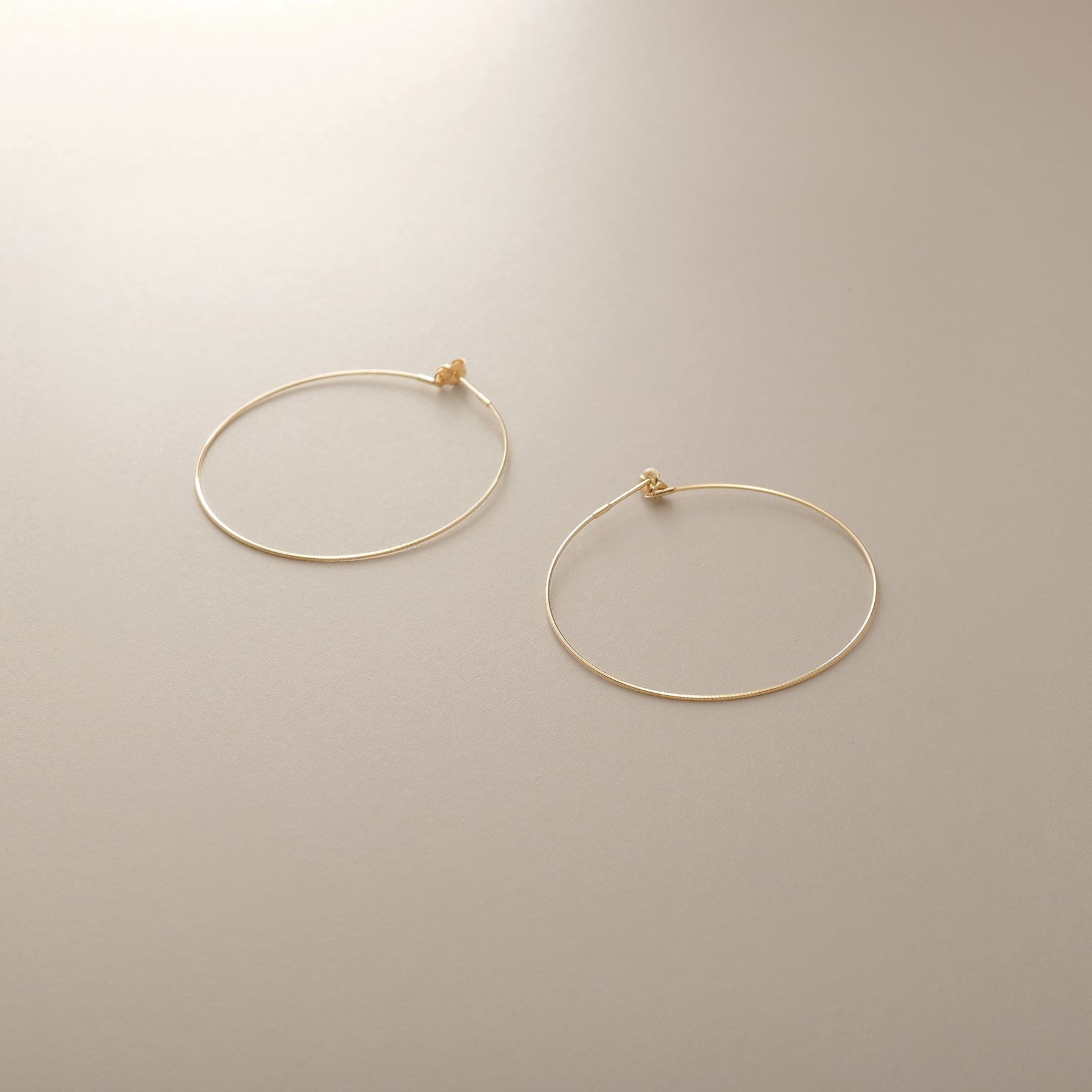 ココシュニック COCOSHNIK K18オメガチェーン フープピアス大 （イエローゴールド(100)） イエローゴールド(100)