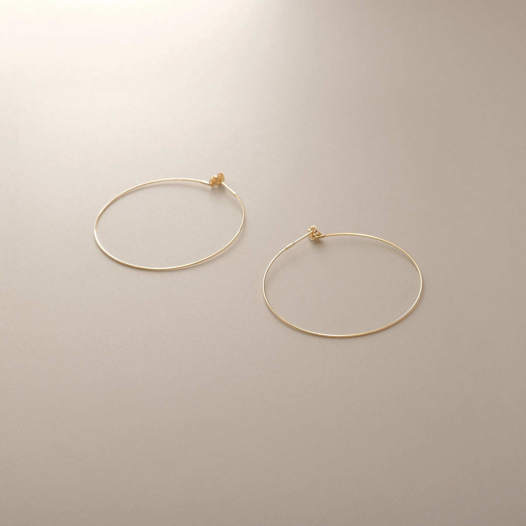 ココシュニック COCOSHNIK K18オメガチェーン フープピアス大 （イエローゴールド(100)） イエローゴールド(100)