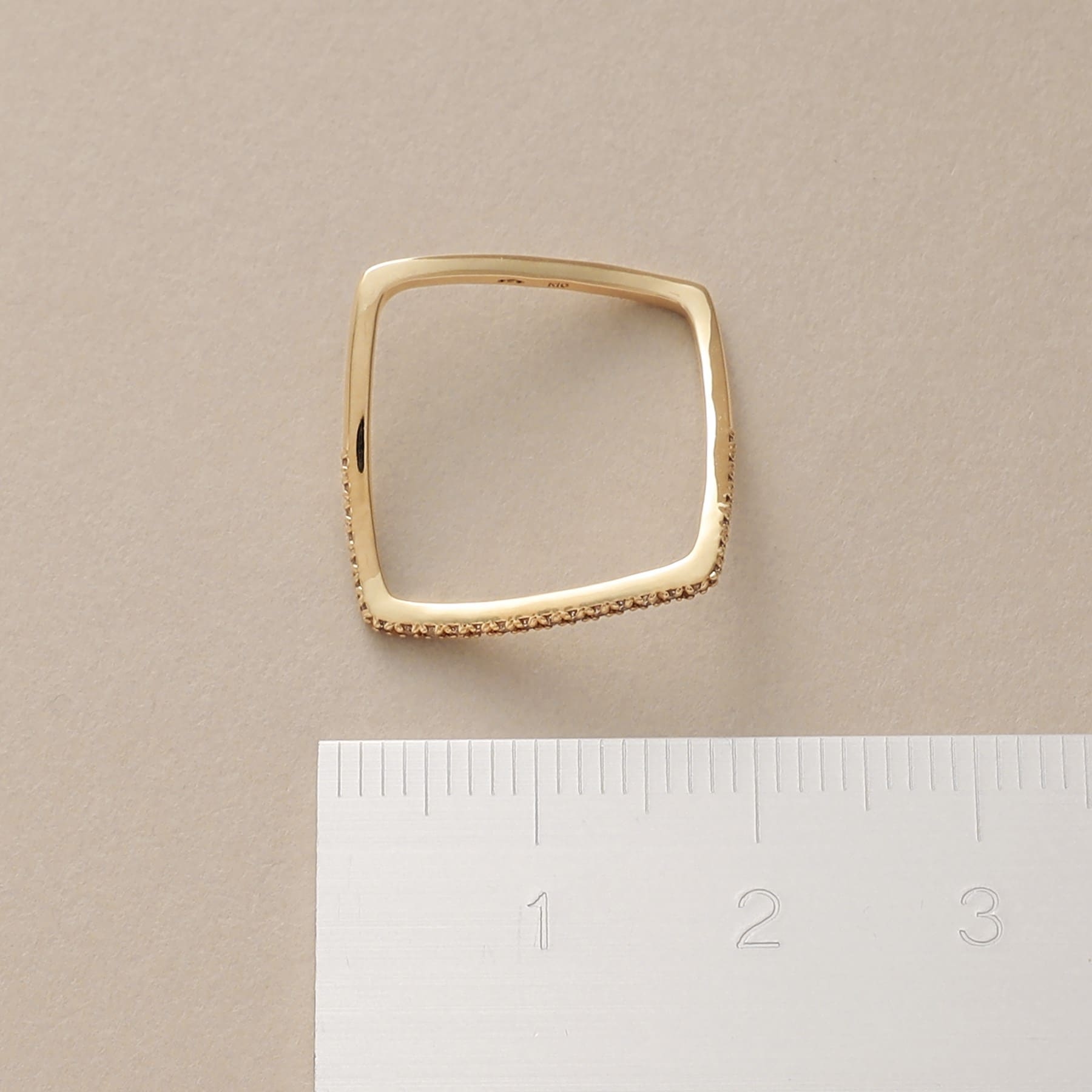 ココシュニック COCOSHNIK K10ダイヤモンド S字スクエア リング （イエローゴールド(104)） イエローゴールド(104)