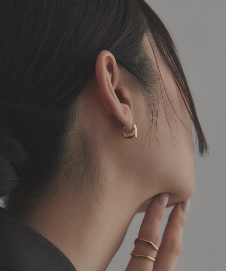 ココシュニック オンキッチュ COCOSHNIK ONKITSCH シルバー ハギーフープ スクエアピアス GP （ゴールド(600)） ゴールド(600)