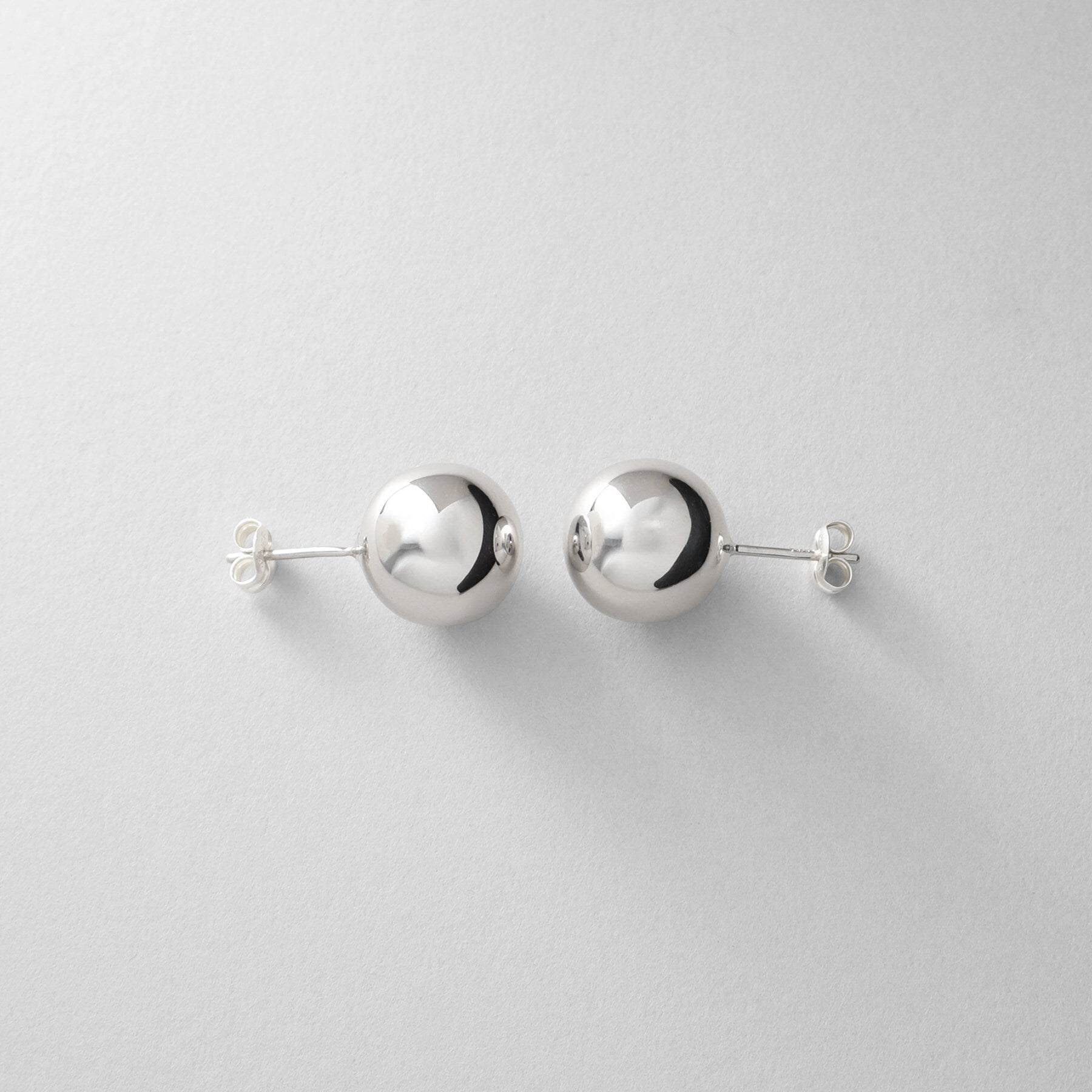 ココシュニック オンキッチュ COCOSHNIK ONKITSCH シルバー ホロウピアス ボールスタッドM （シルバー(600)） シルバー(600)