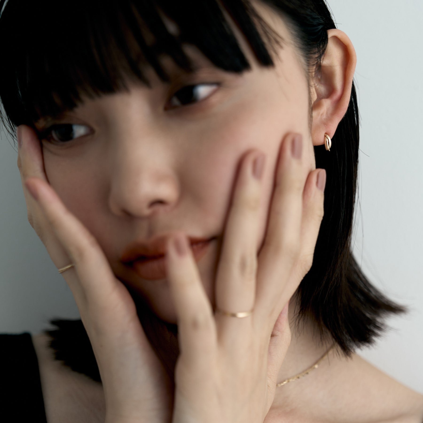 ココシュニック オンキッチュ COCOSHNIK ONKITSCH K10ドームクロスアーチピアス （イエローゴールド(100)） イエローゴールド(100)