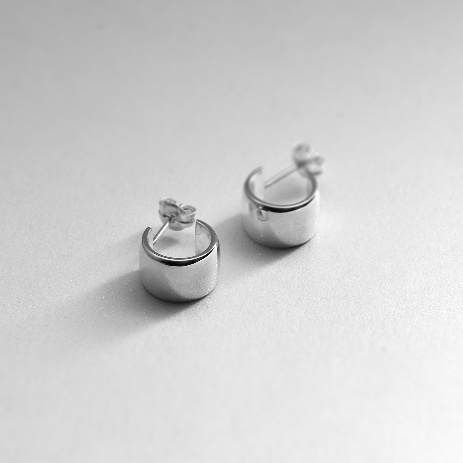 ココシュニック オンキッチュ COCOSHNIK ONKITSCH シルバー スモールフープ ワイドピアス