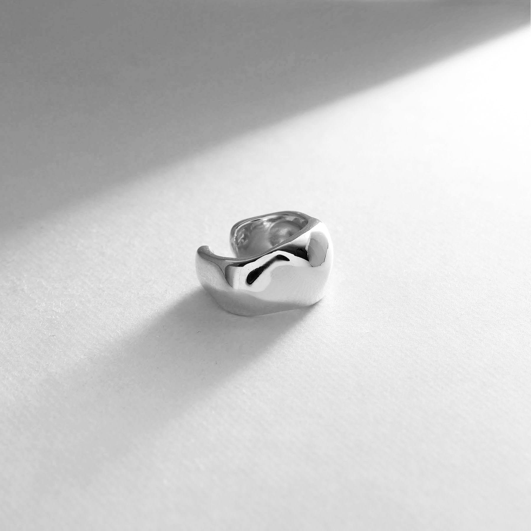 COCOSHNIK ONKITSCH COCOSHIK silver wide ear cuff S