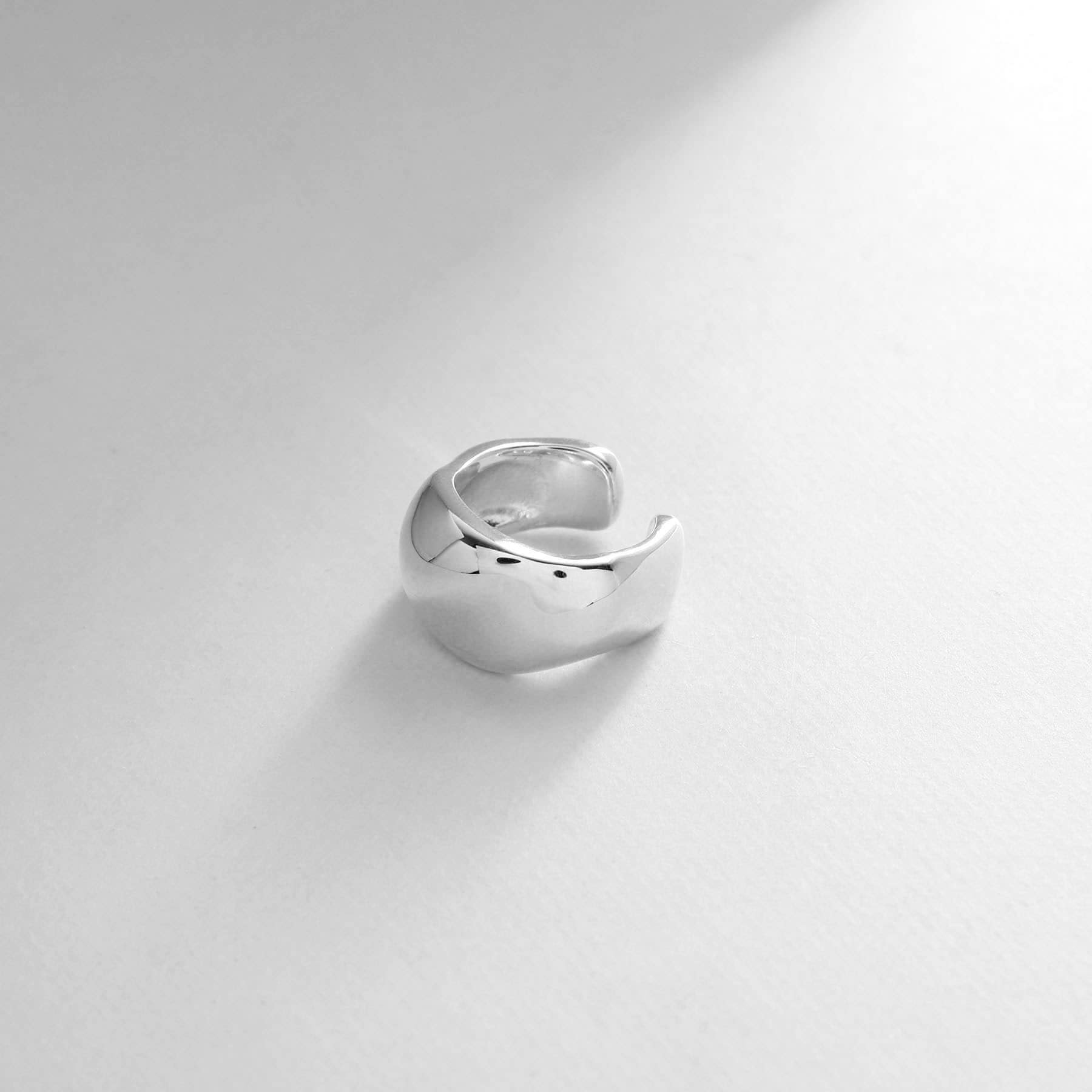 COCOSHNIK ONKITSCH COCOSHIK silver wide ear cuff S