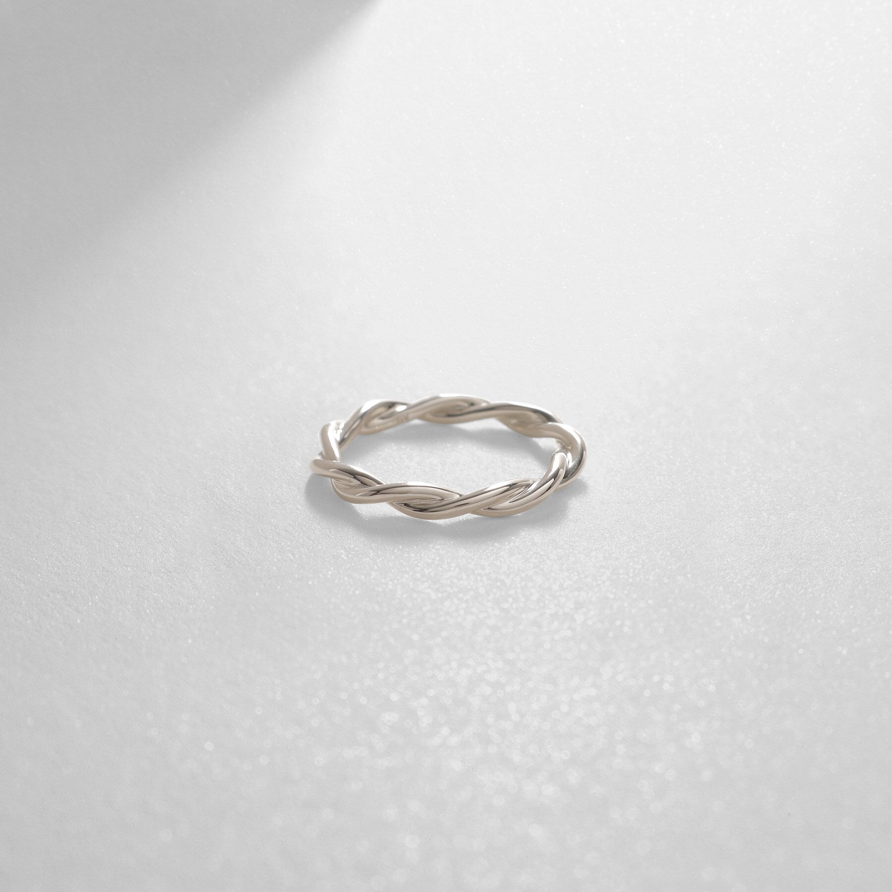 COCOSHNIK ONKITSCH COCOSHNIK ONKITSCH silver line ring twist string