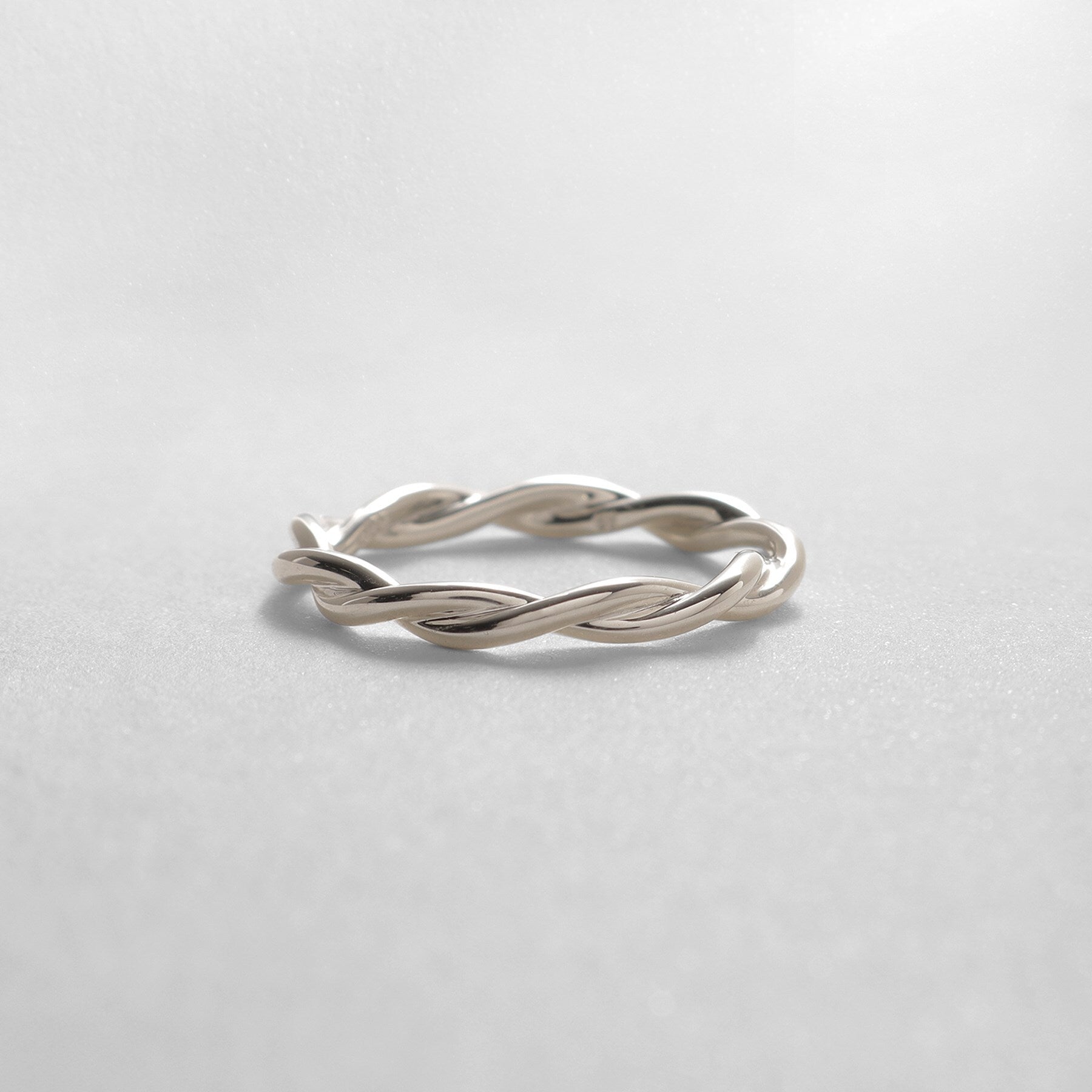 COCOSHNIK ONKITSCH COCOSHNIK ONKITSCH silver line ring twist string