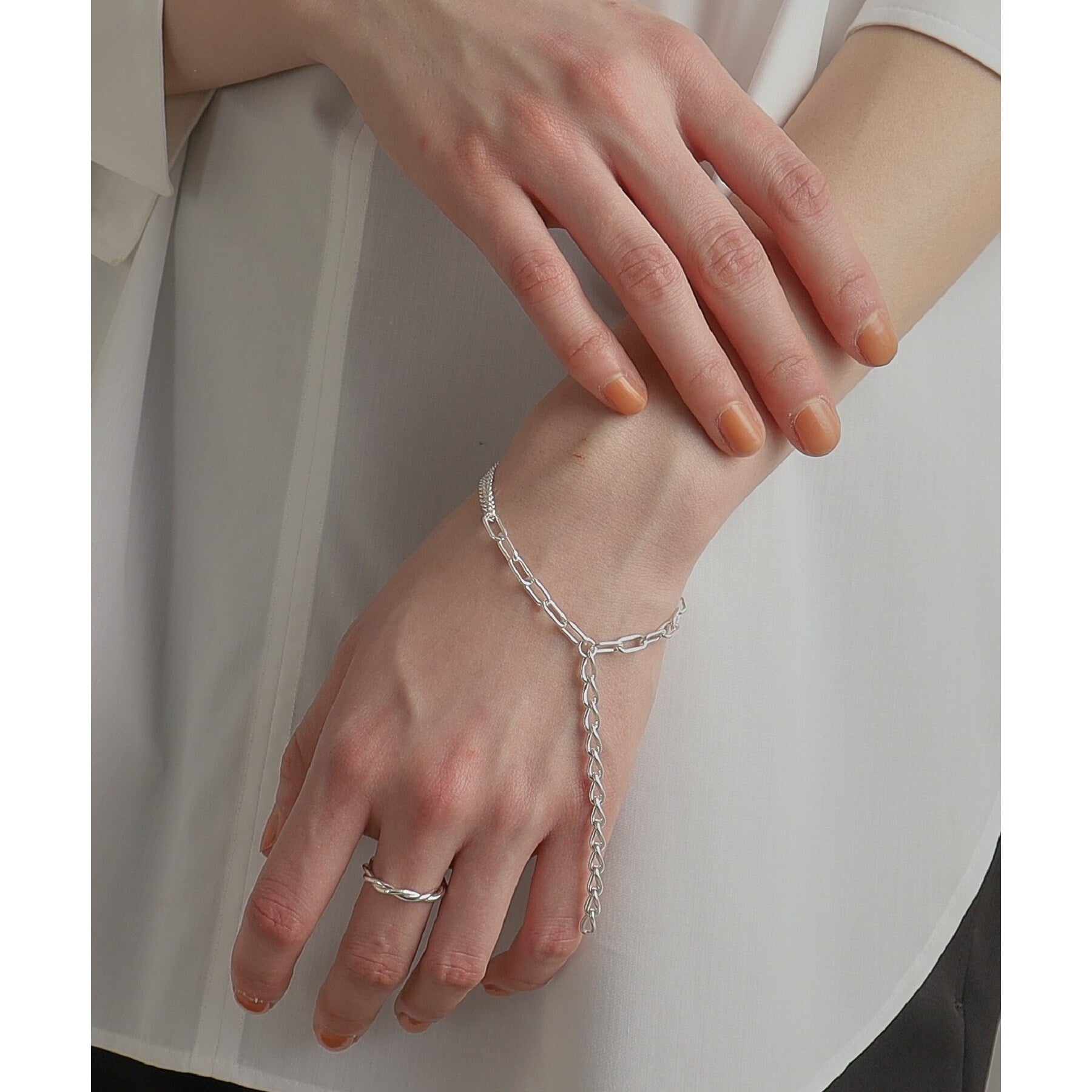 COCOSHNIK ONKITSCH COCOSHNIK ONKITSCH silver line ring twist string