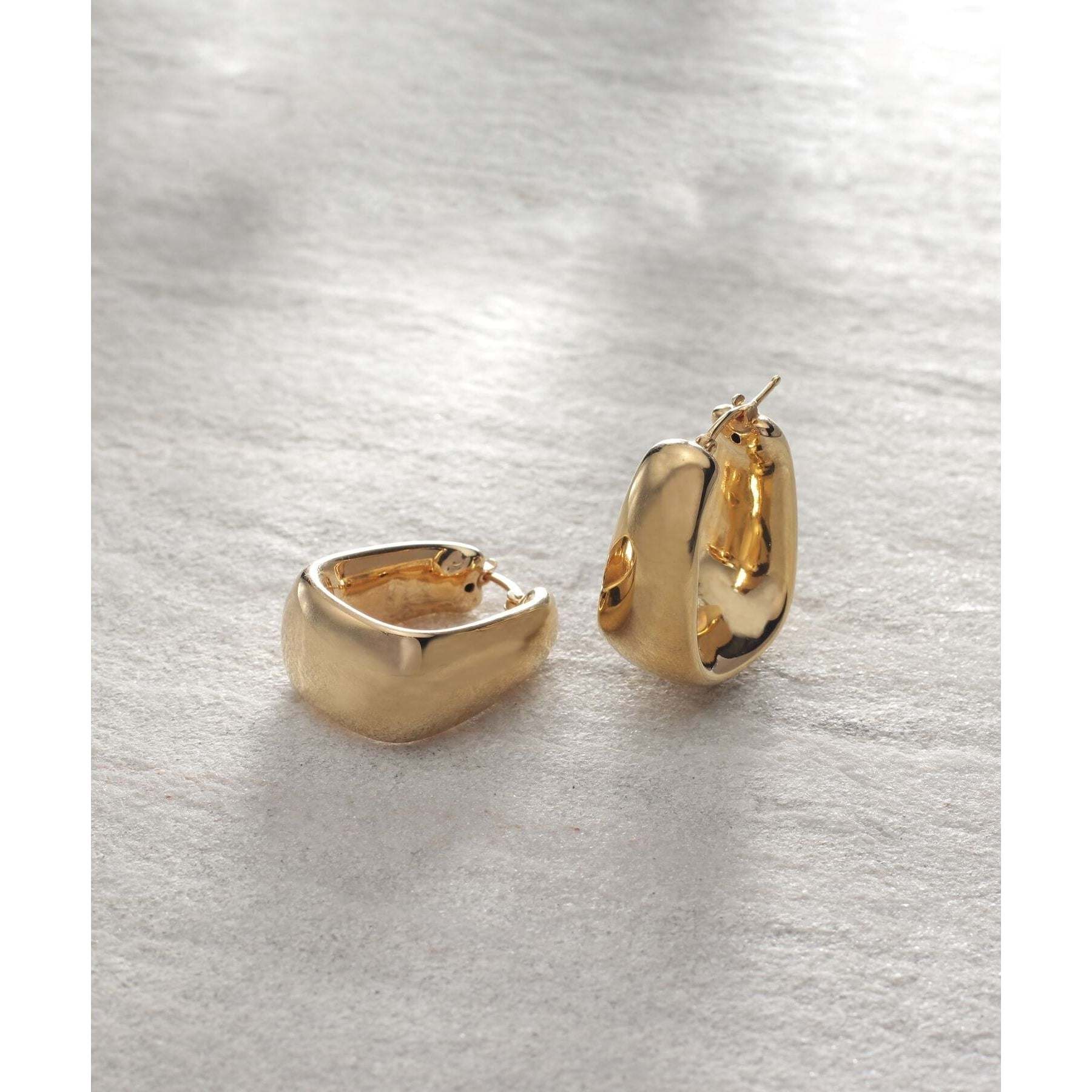 Coco Sunic上的Kitchu Cocoshnik Onkitsch [Web Limited]空心箍Pierce陷阱