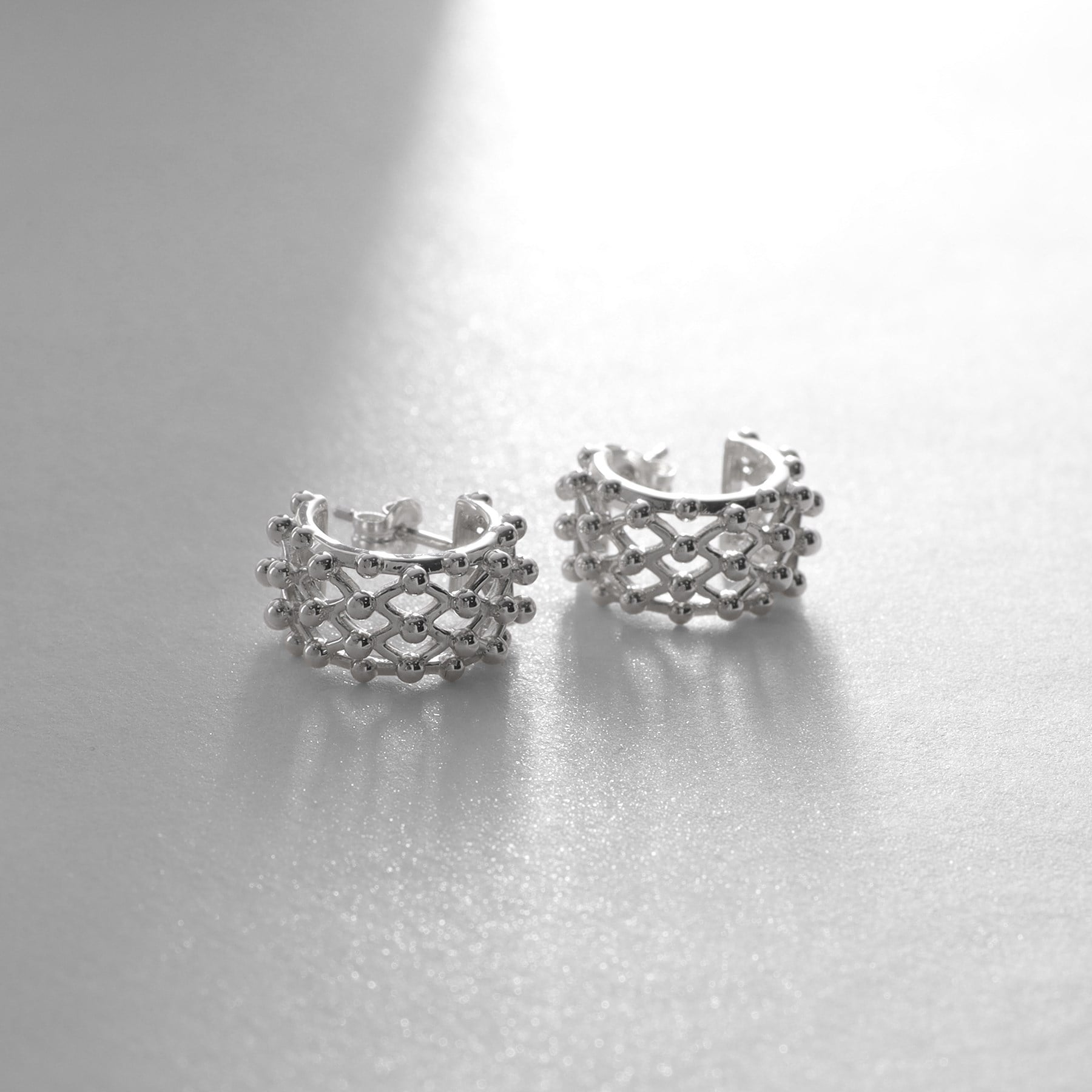 COCOSHNIK ONKITSCH Silver Small Hoop Ball Mesh Earrings