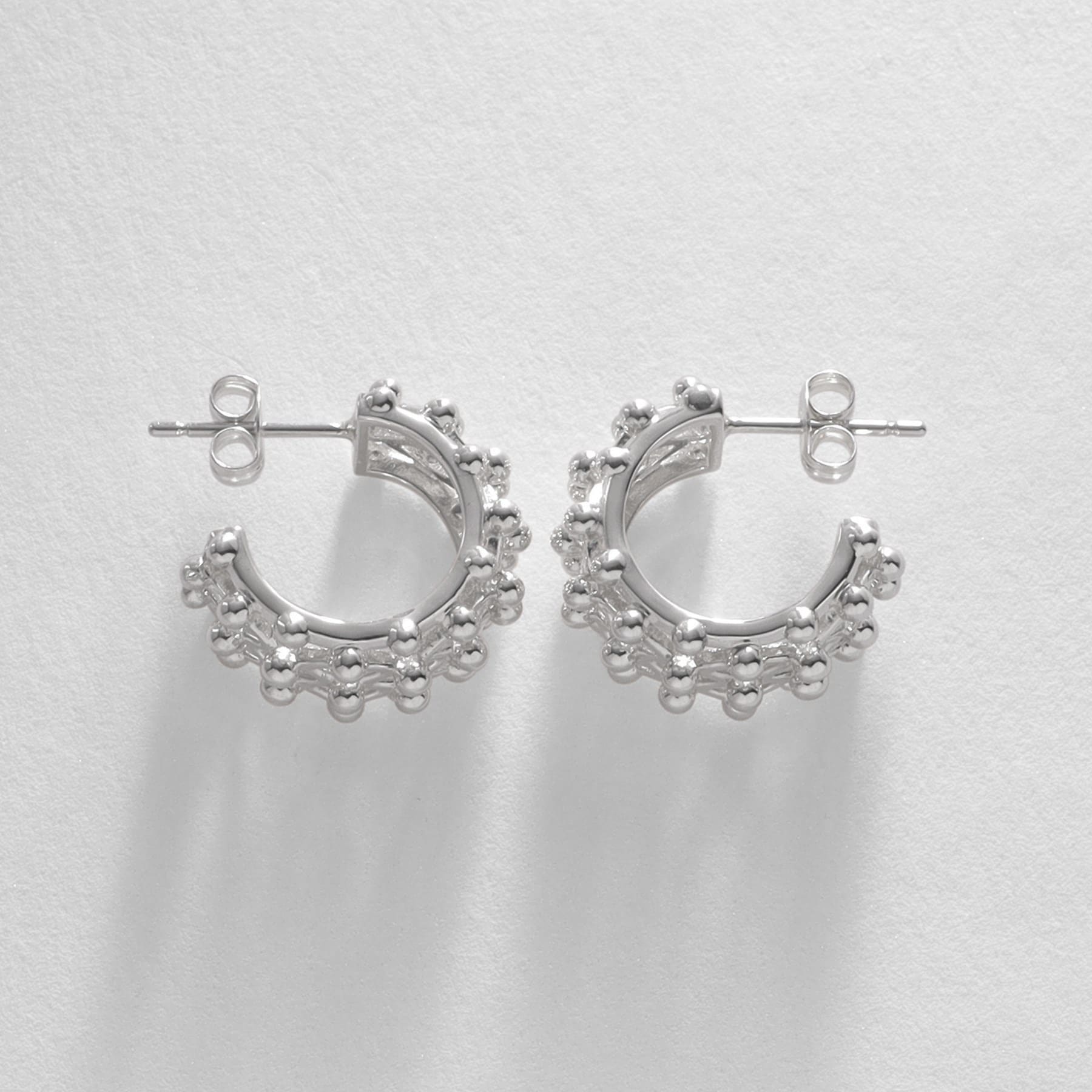 COCOSHNIK ONKITSCH Silver Small Hoop Ball Mesh Earrings