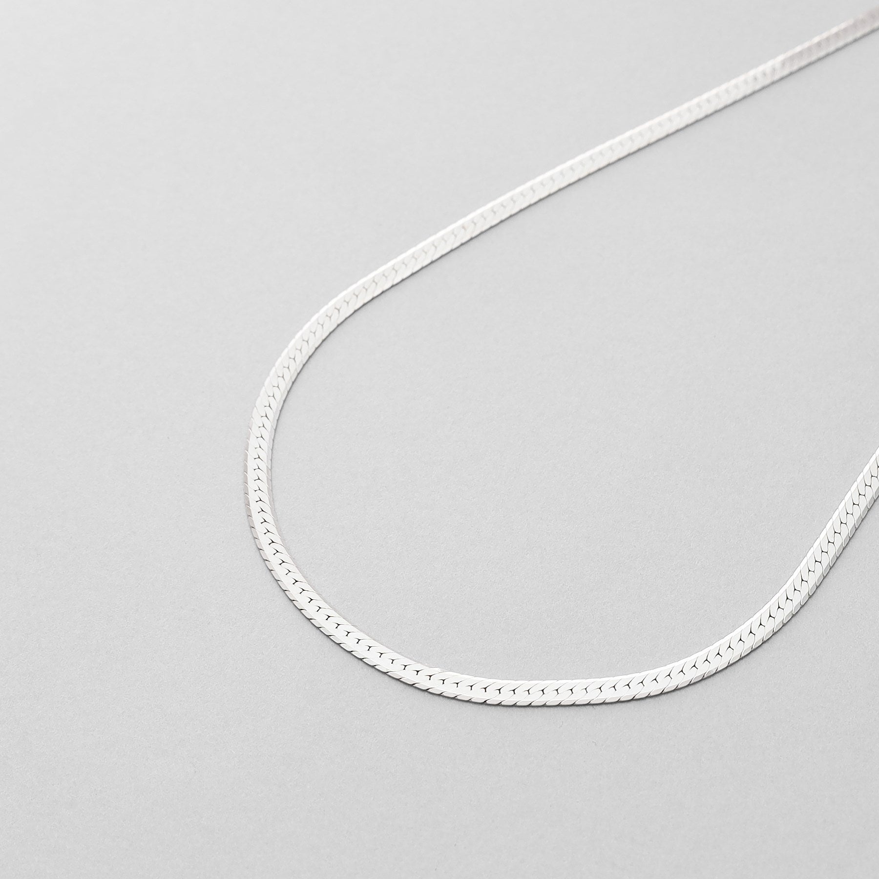 ココシュニック オンキッチュ COCOSHNIK ONKITSCH シルバー デザインチェーン フラットスネークネックレスM （シルバー(600)） シルバー(600)