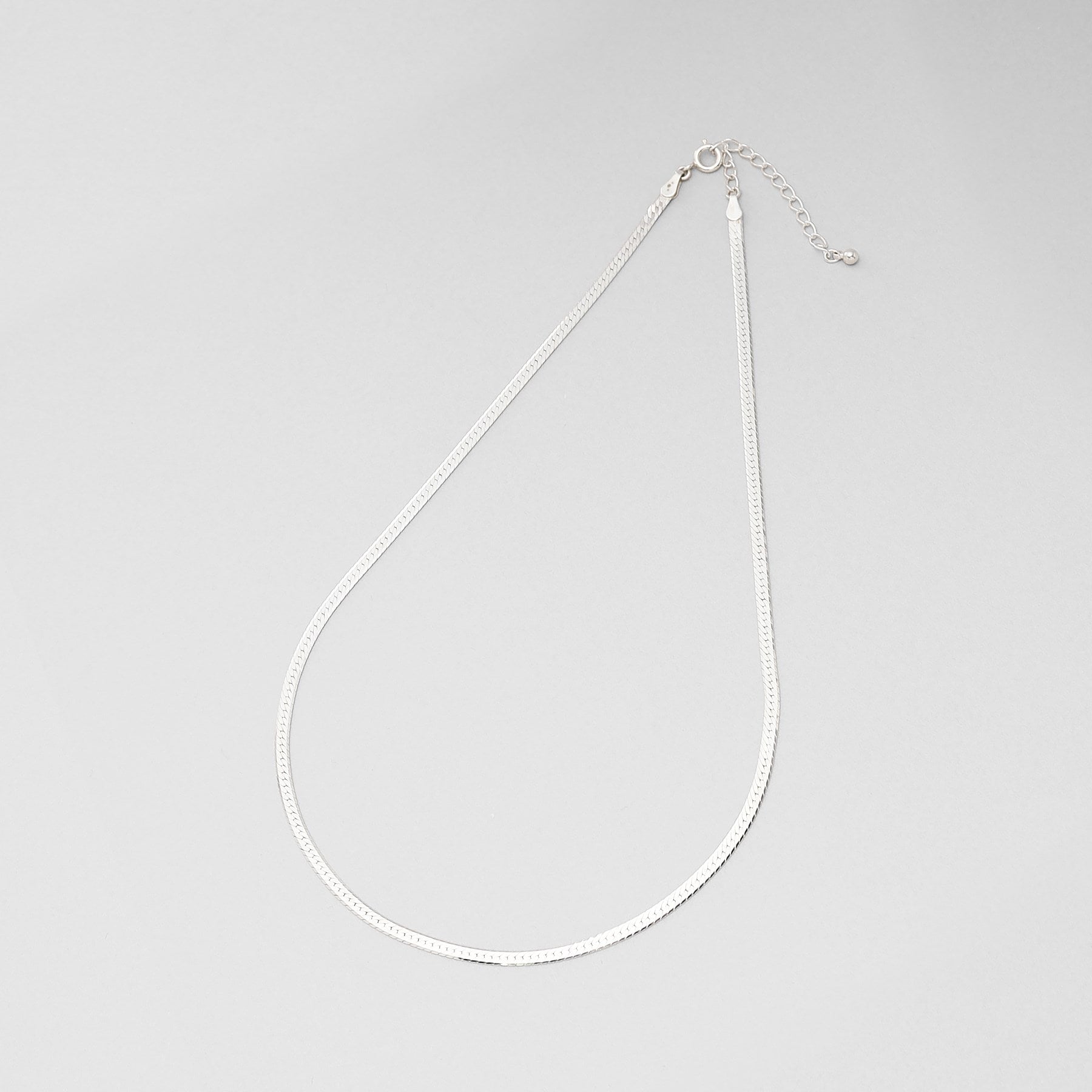 ココシュニック オンキッチュ COCOSHNIK ONKITSCH シルバー デザインチェーン フラットスネークネックレスM （シルバー(600)） シルバー(600)