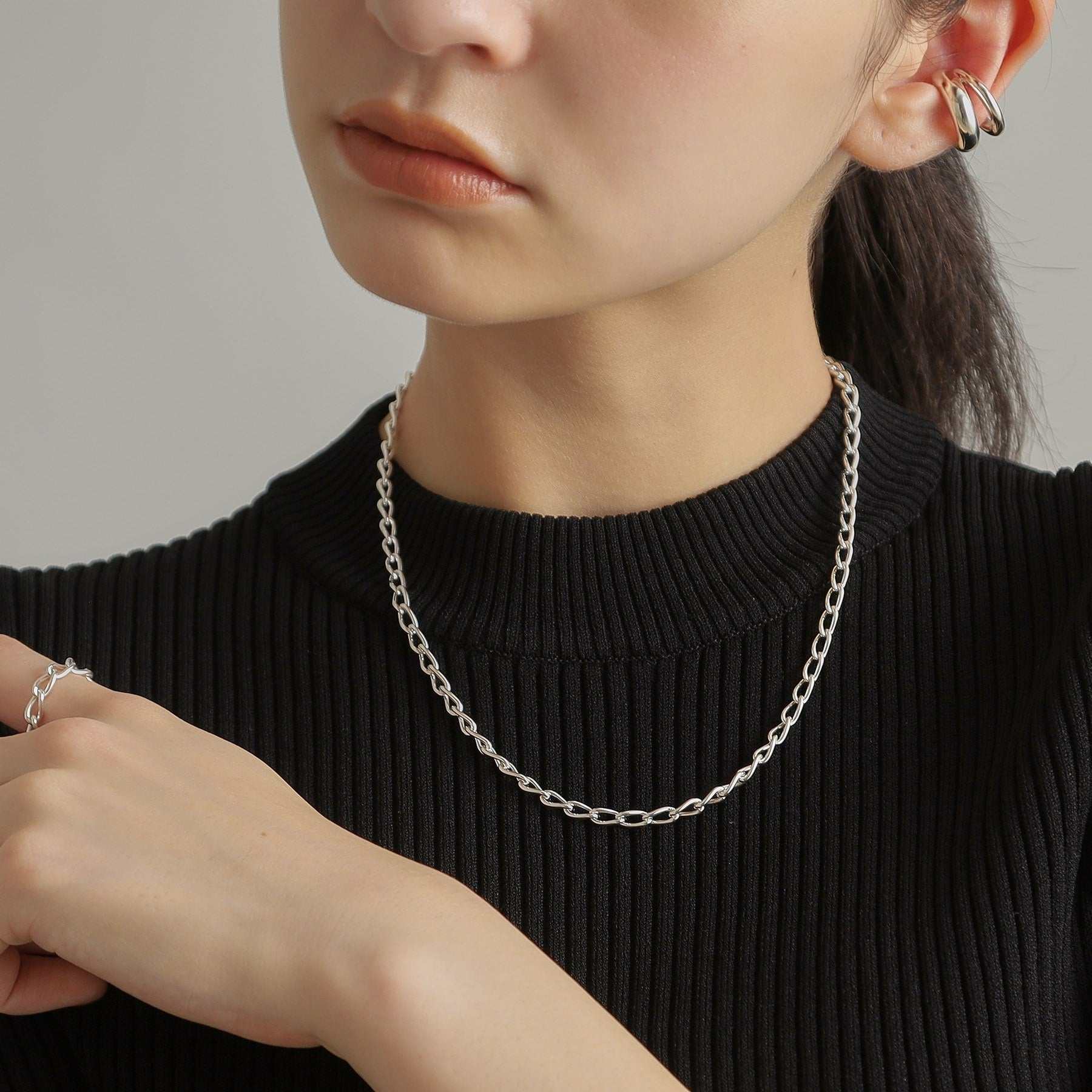 Cocoshnik Onkitsch Silver Design Chain Long Curve Necklace