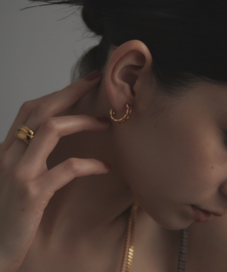 ココシュニック オンキッチュ COCOSHNIK ONKITSCH シルバー フラットカーブチェーンモチーフピアス GP （クリスタル/透明(600)） クリスタル/透明(600)