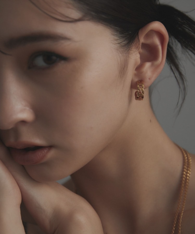 ココシュニック オンキッチュ COCOSHNIK ONKITSCH シルバー フラットカーブチェーンモチーフピアス GP （クリスタル/透明(600)） クリスタル/透明(600)