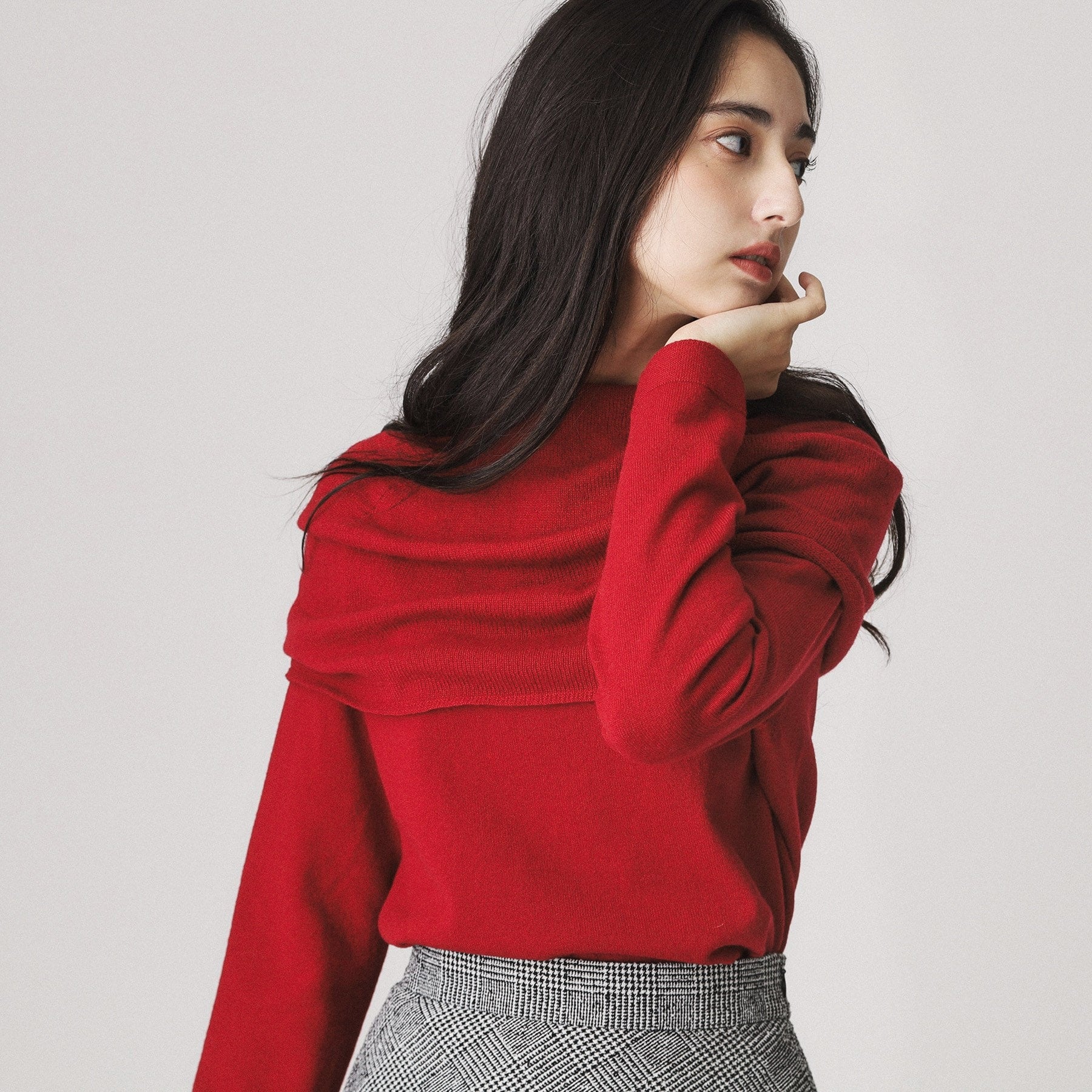 COUP DE CHANCE COUP DE CHANCE 【Made in Japan / Can be worn under a coat】 Looks great! Smooth and comfortable off-shoulder knit pullover.