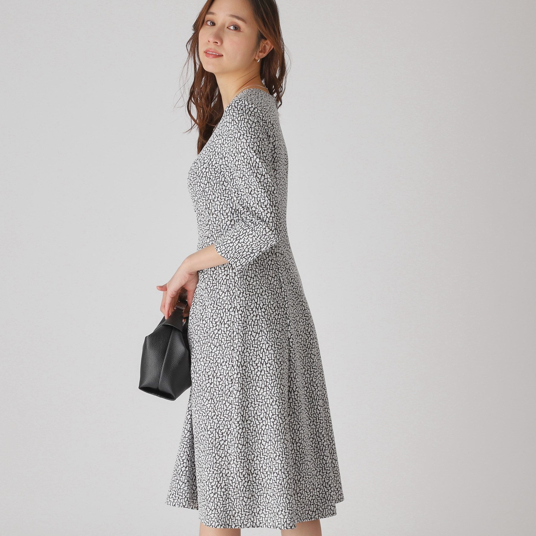 クードシャンス COUP DE CHANCE 【洗える／日本製／ジオメ柄】拘りの美シルエット！大人のフィット＆フレアワンピース （グレージュ(450)） グレージュ(450)