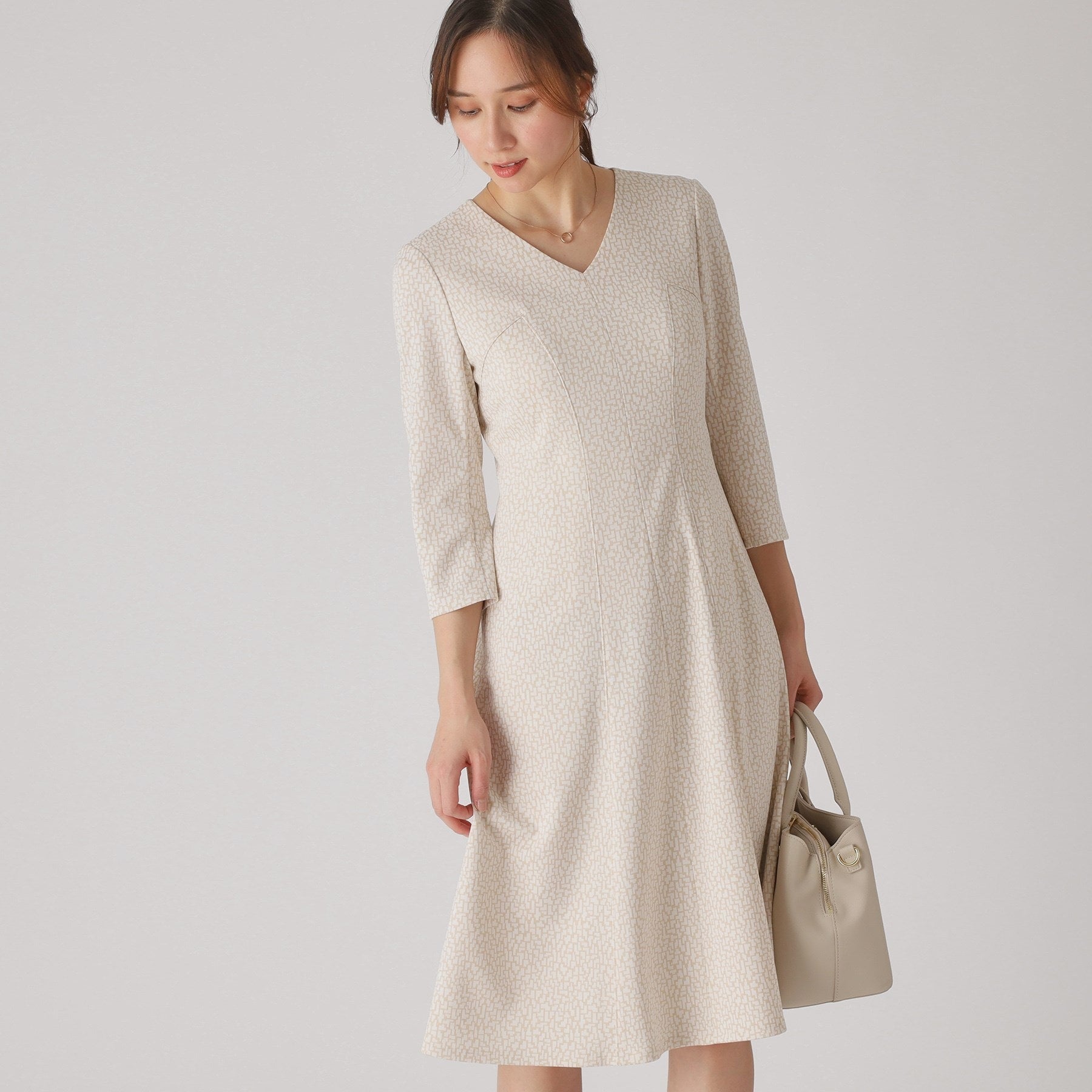 クードシャンス COUP DE CHANCE 【洗える／日本製／ジオメ柄】拘りの美シルエット！大人のフィット＆フレアワンピース （グレージュ(450)） グレージュ(450)