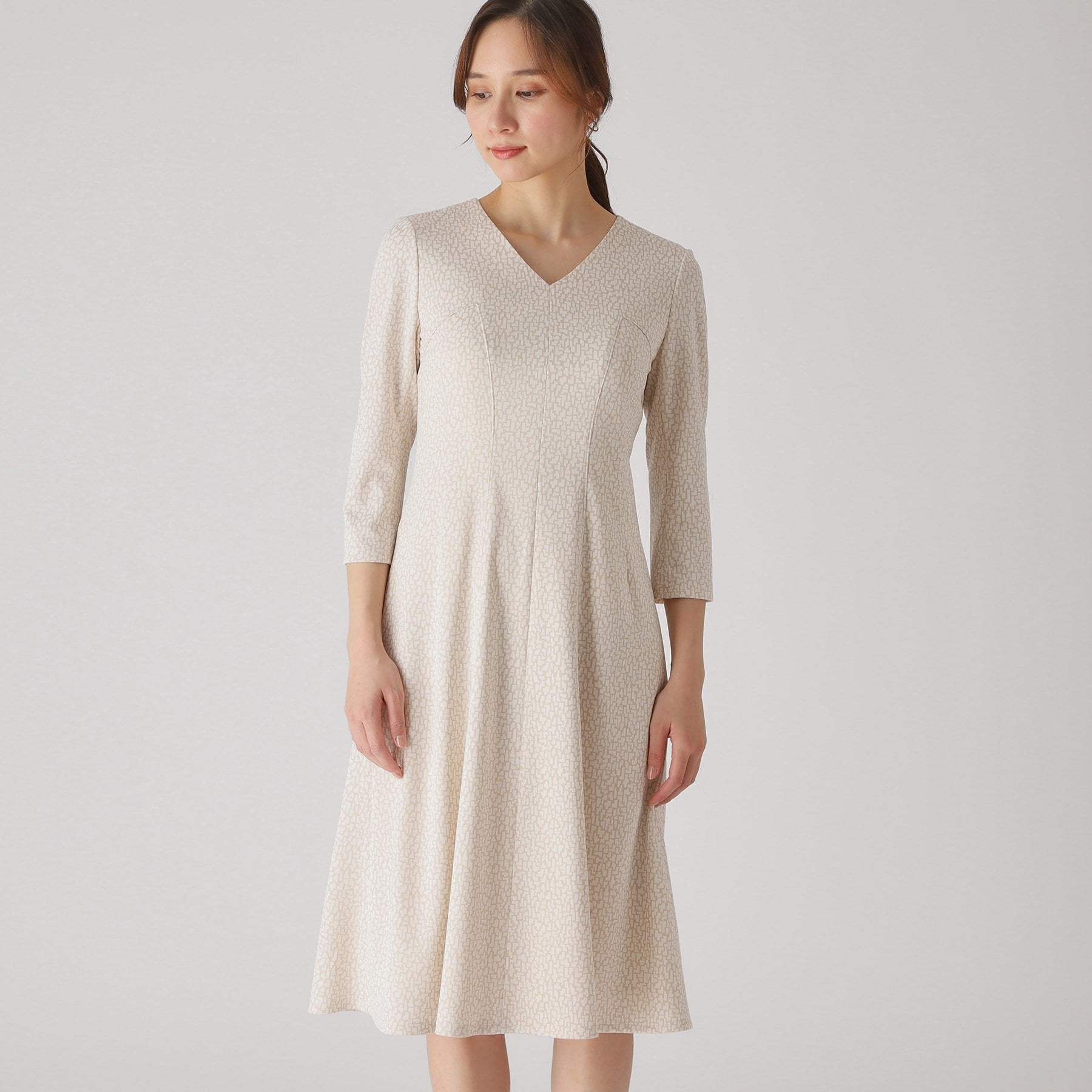 クードシャンス COUP DE CHANCE 【洗える／日本製／ジオメ柄】拘りの美シルエット！大人のフィット＆フレアワンピース （グレージュ(450)） グレージュ(450)