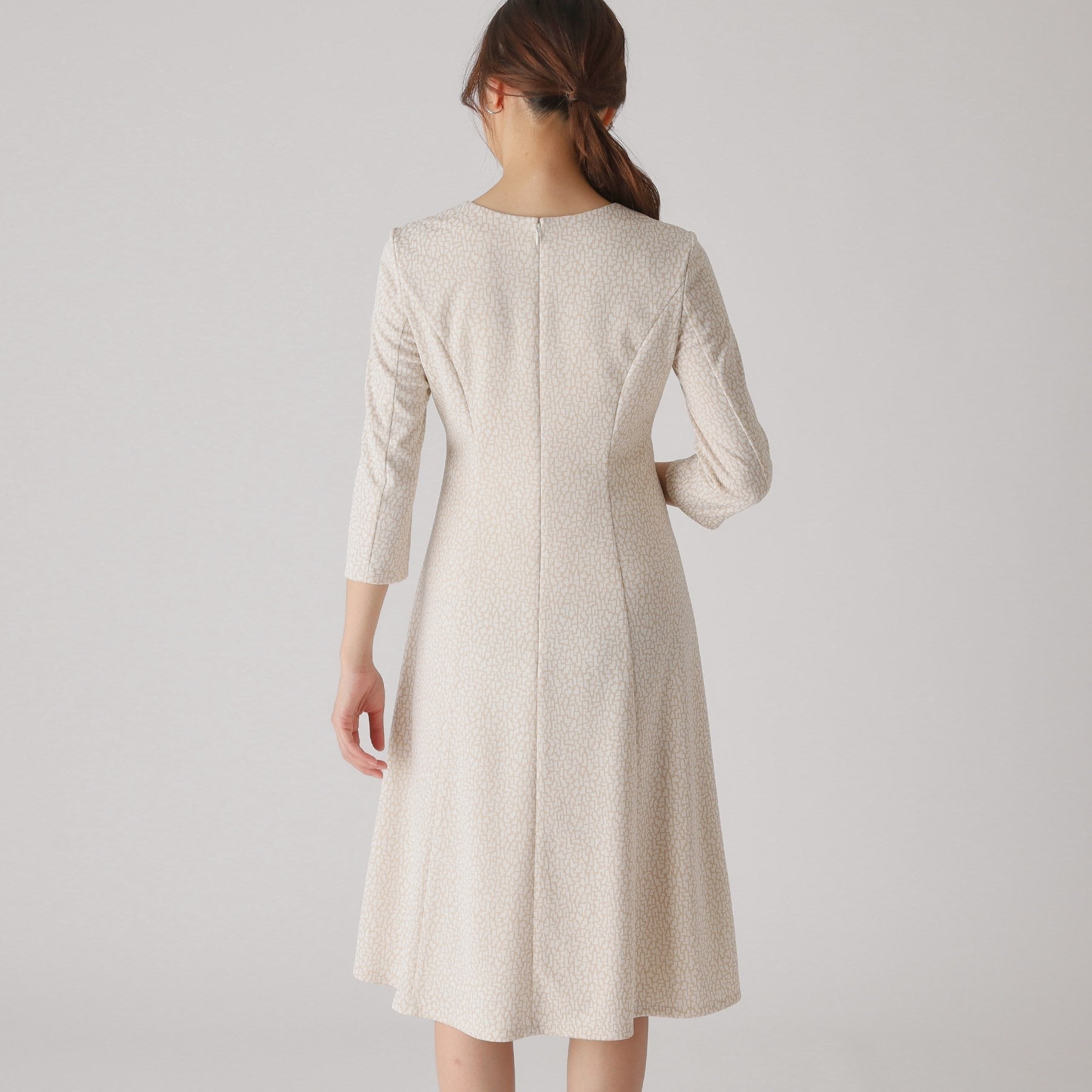 クードシャンス COUP DE CHANCE 【洗える／日本製／ジオメ柄】拘りの美シルエット！大人のフィット＆フレアワンピース （グレージュ(450)） グレージュ(450)