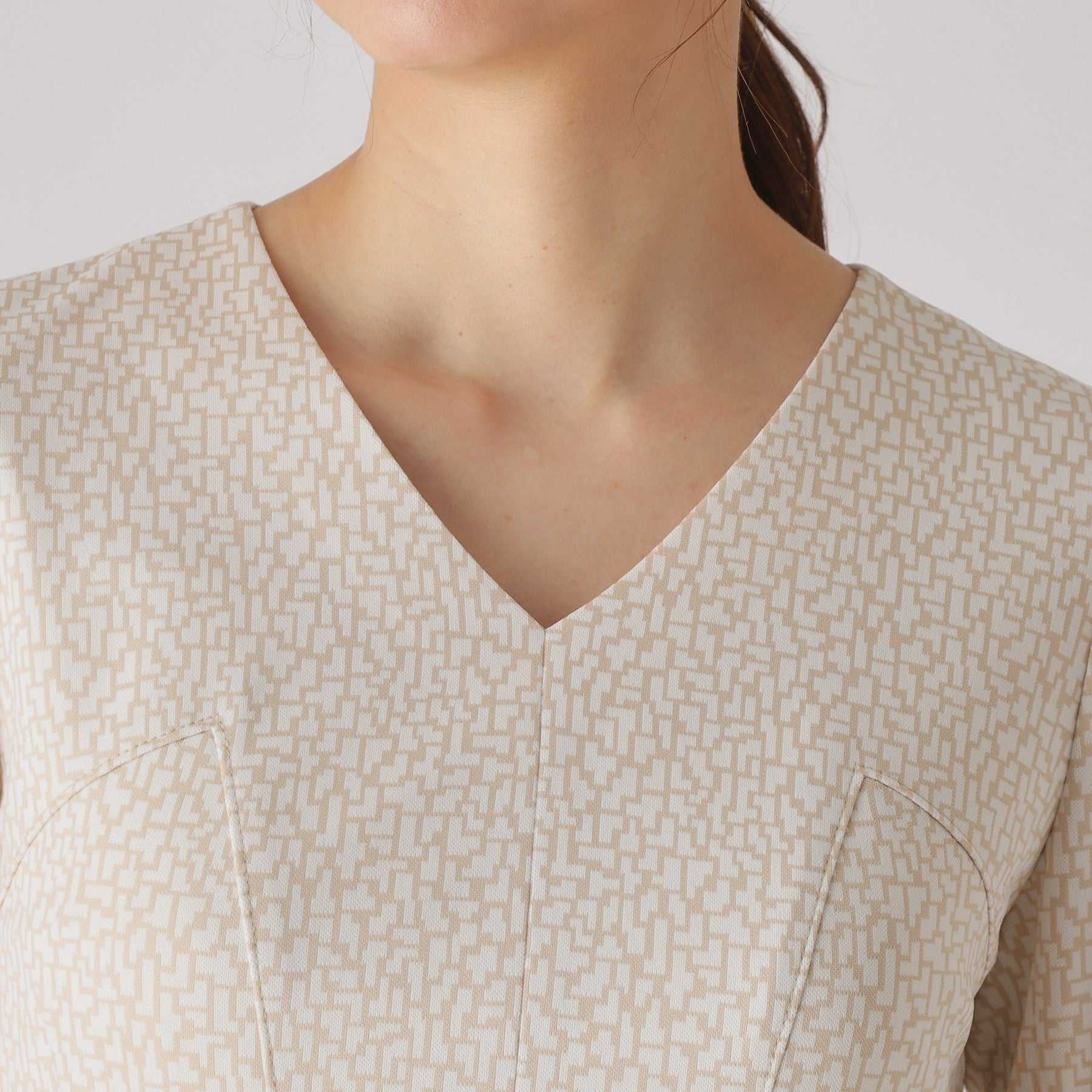 クードシャンス COUP DE CHANCE 【洗える／日本製／ジオメ柄】拘りの美シルエット！大人のフィット＆フレアワンピース （グレージュ(450)） グレージュ(450)