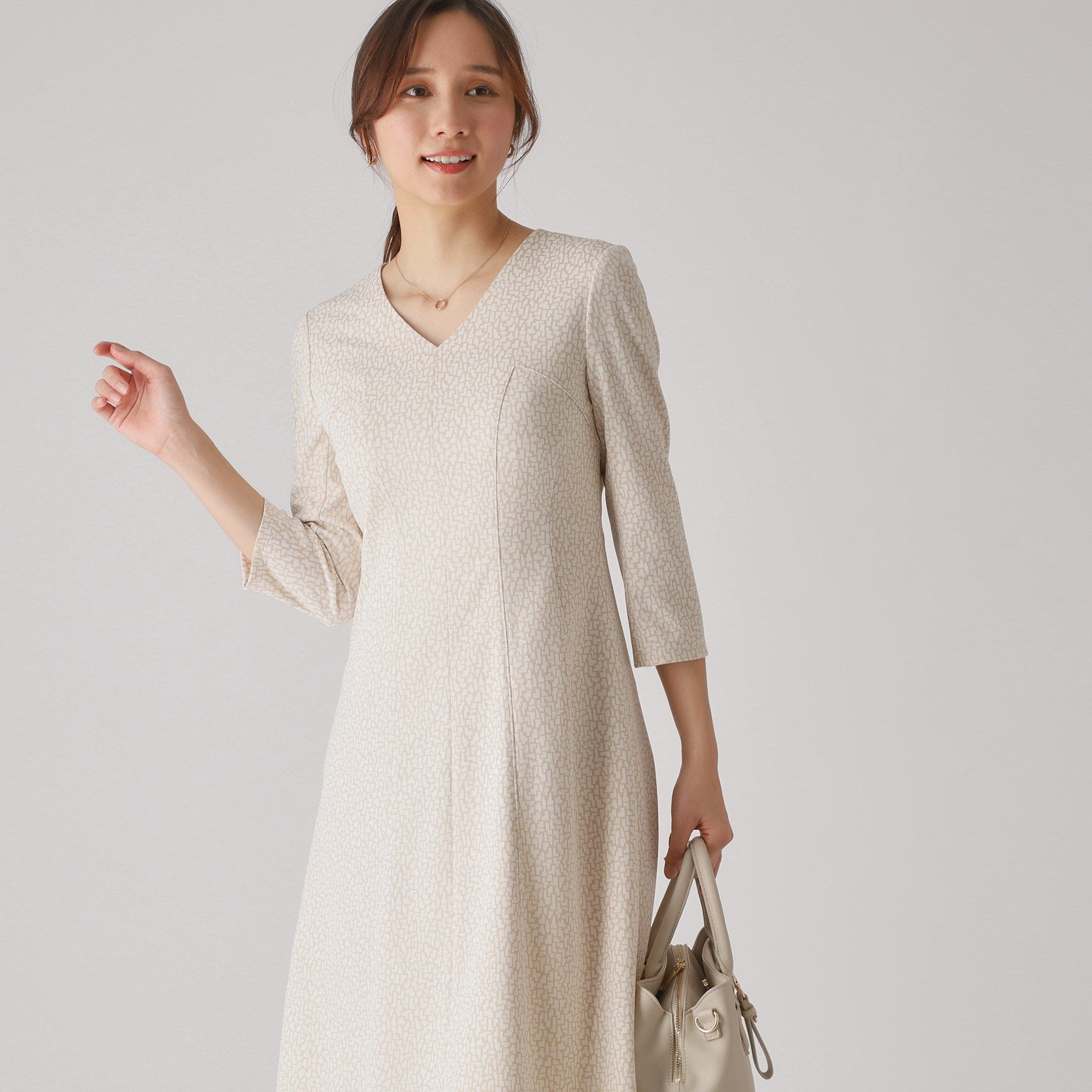 クードシャンス COUP DE CHANCE 【洗える／日本製／ジオメ柄】拘りの美シルエット！大人のフィット＆フレアワンピース （グレージュ(450)） グレージュ(450)