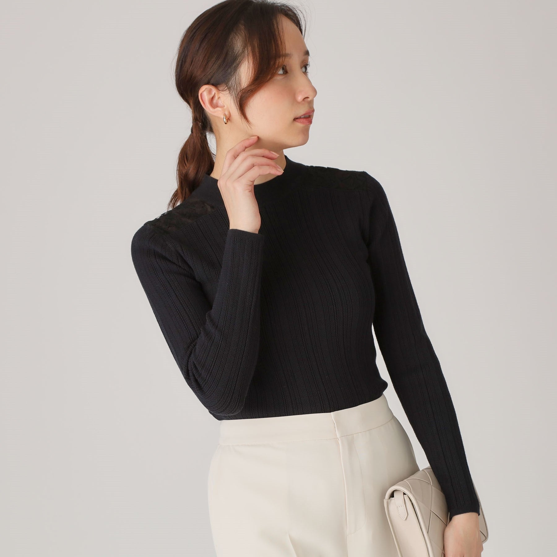 COUP DE CHANCE COUP DE CHANCE 【Washable】 Delicate lace creates a feminine look in this knit top.