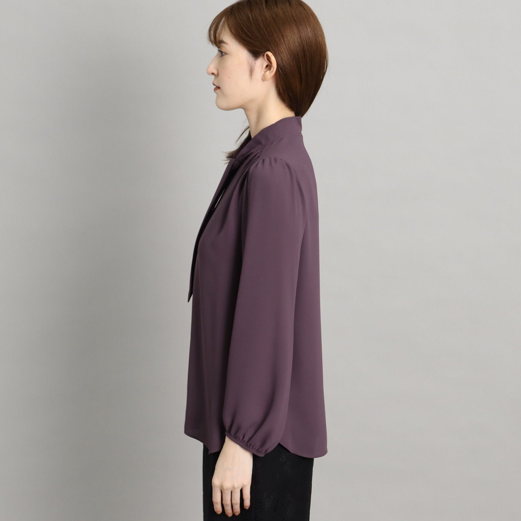 COUP DE CHANCE [One-piece/Jacket tucked in] Feminine thin bowtie blouse