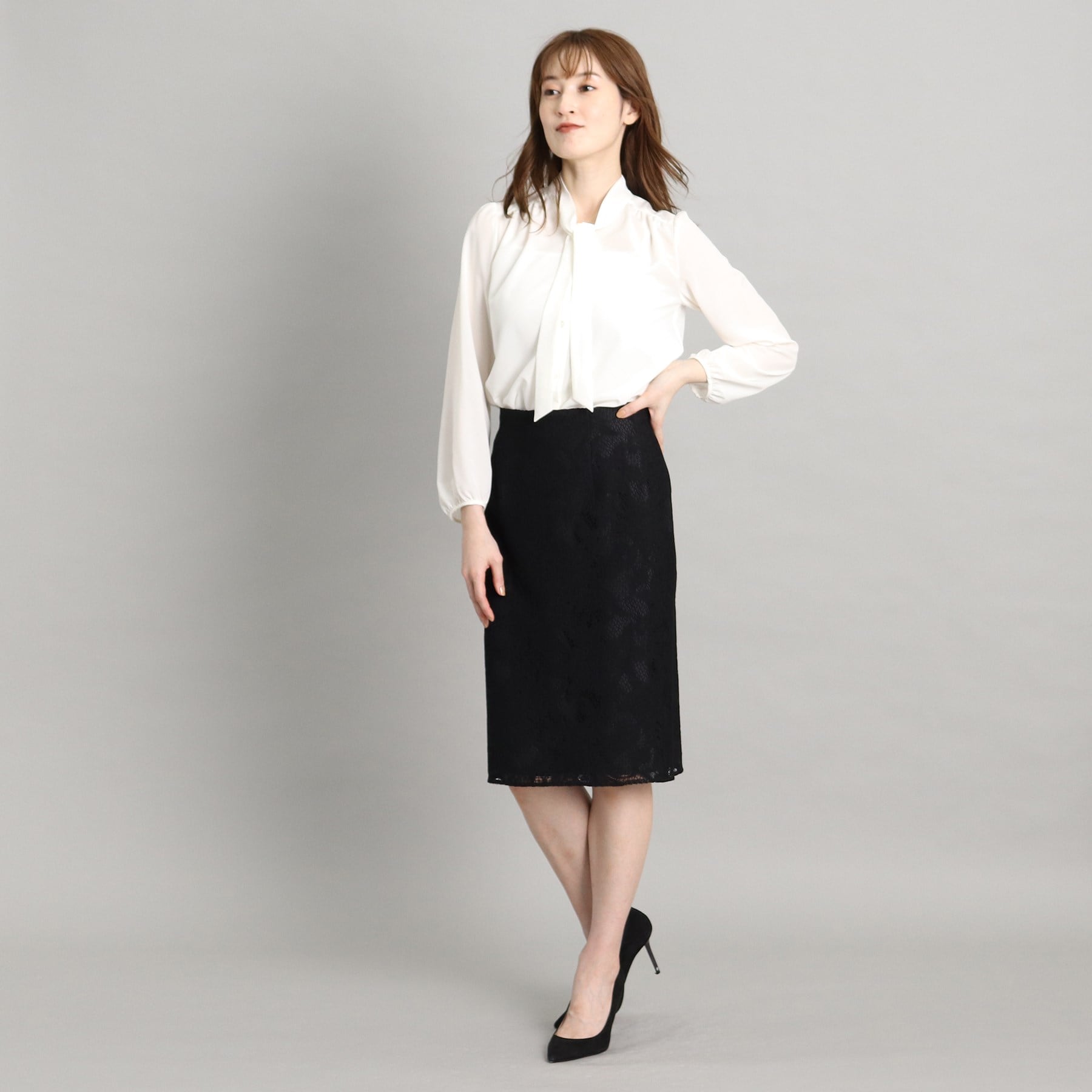 COUP DE CHANCE [One-piece/Jacket tucked in] Feminine thin bowtie blouse