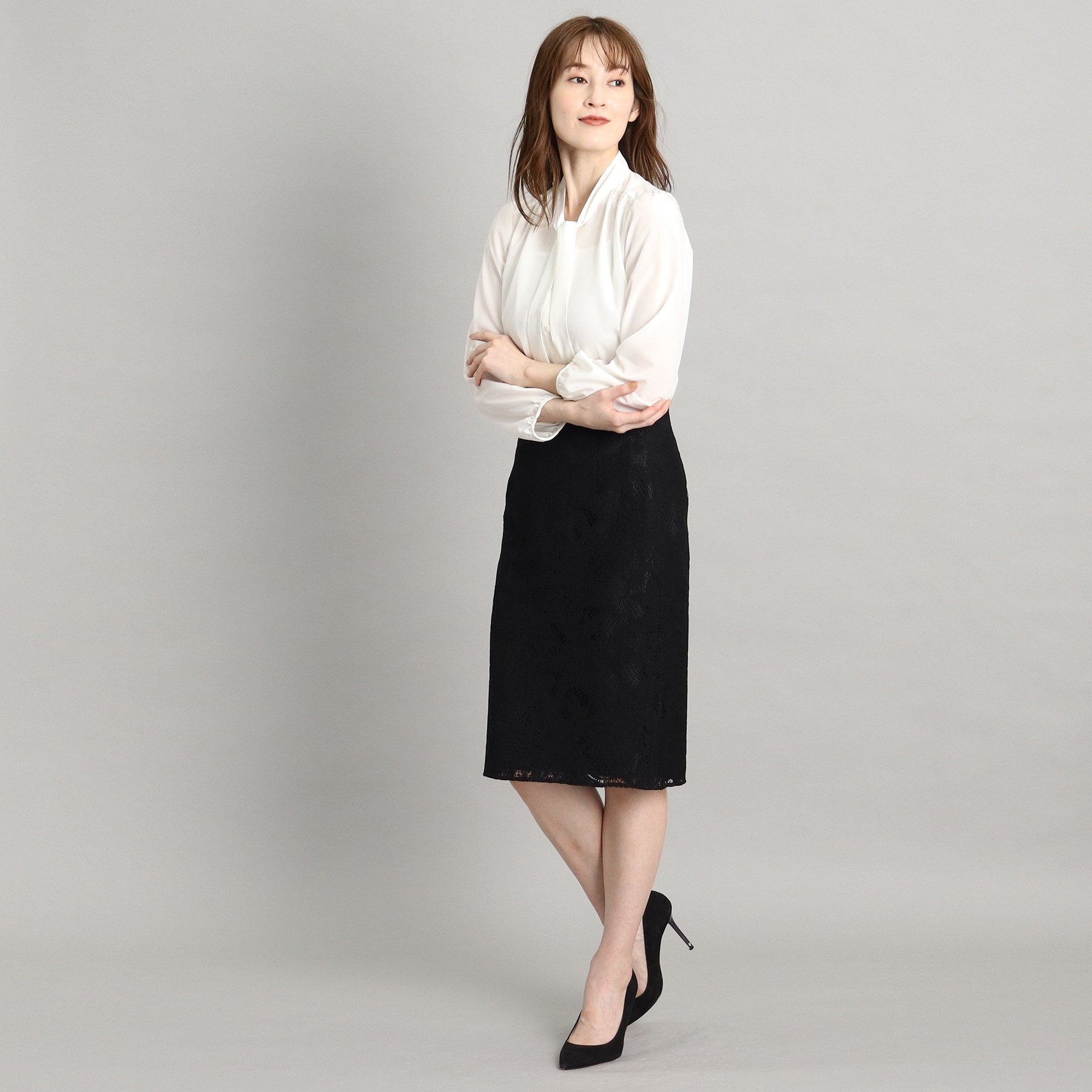 COUP DE CHANCE [One-piece/Jacket tucked in] Feminine thin bowtie blouse