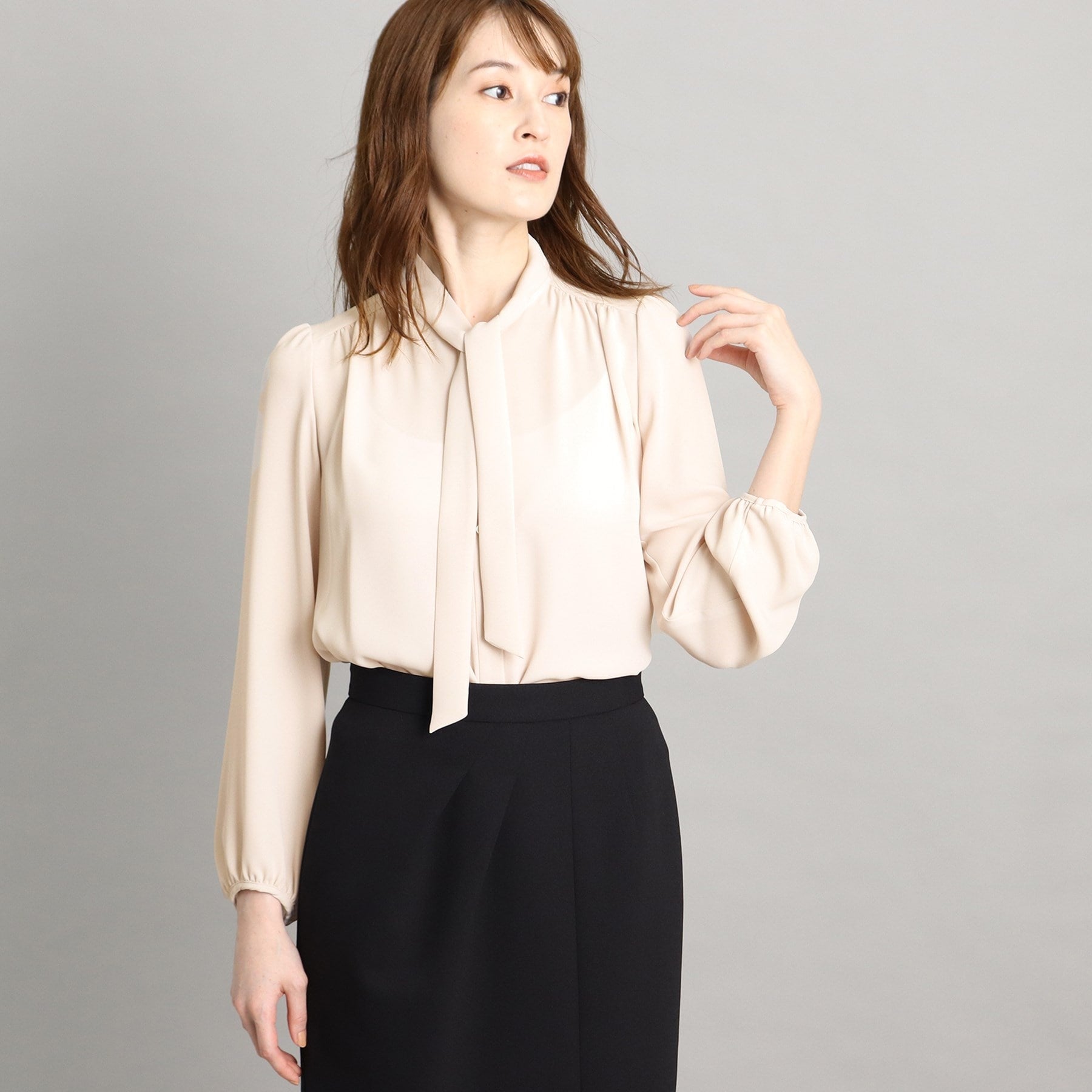 COUP DE CHANCE [One-piece/Jacket tucked in] Feminine thin bowtie blouse