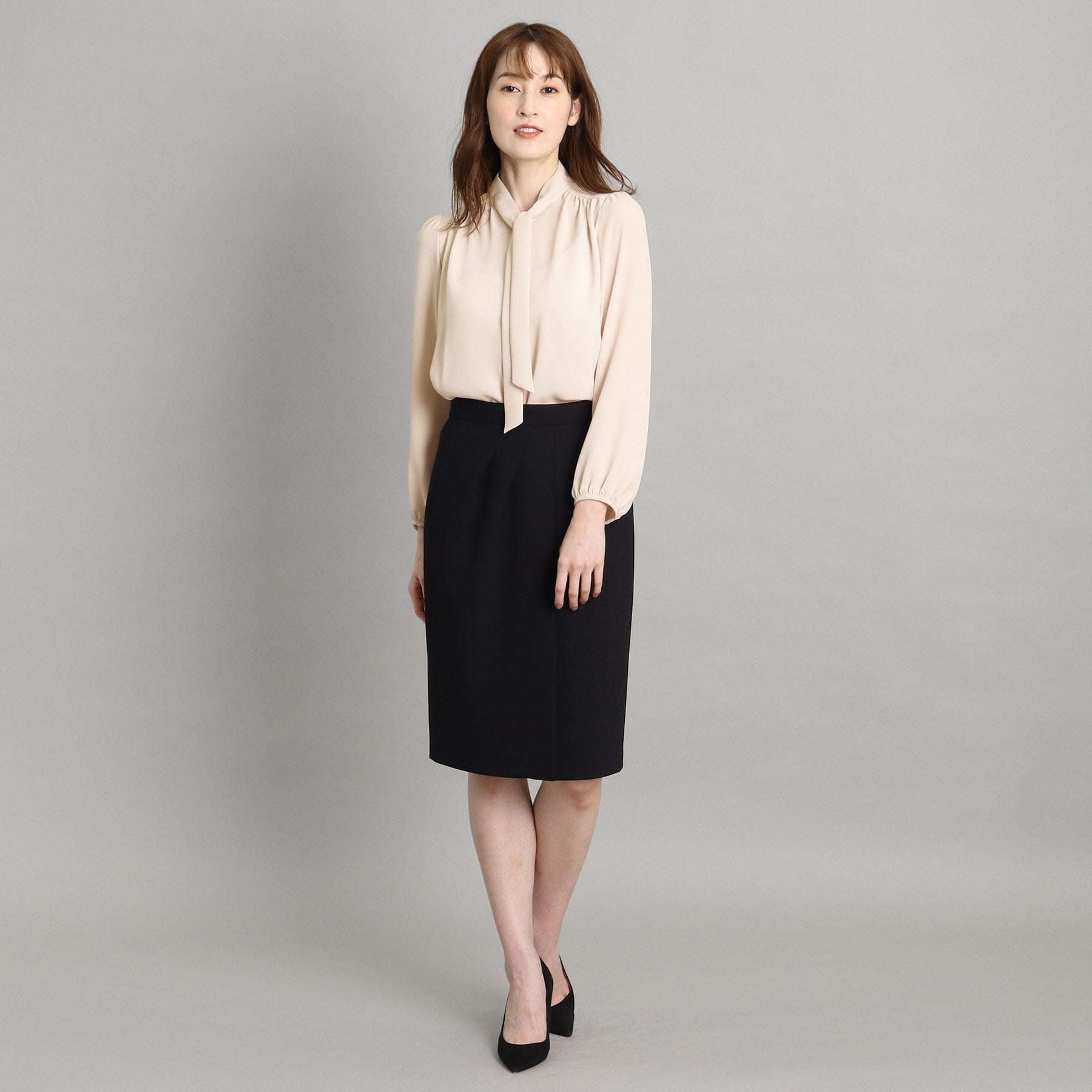 COUP DE CHANCE [One-piece/Jacket tucked in] Feminine thin bowtie blouse