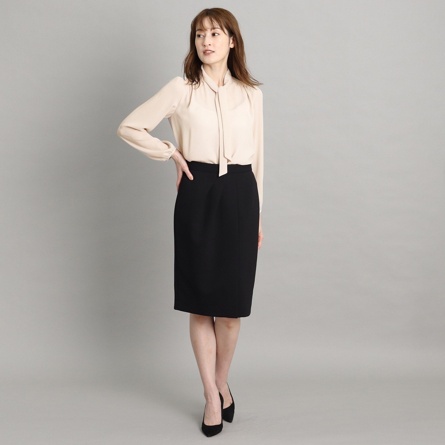 COUP DE CHANCE [One-piece/Jacket tucked in] Feminine thin bowtie blouse