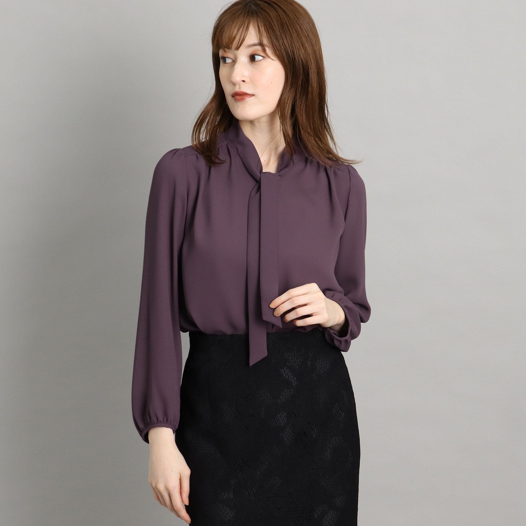 COUP DE CHANCE [One-piece/Jacket tucked in] Feminine thin bowtie blouse