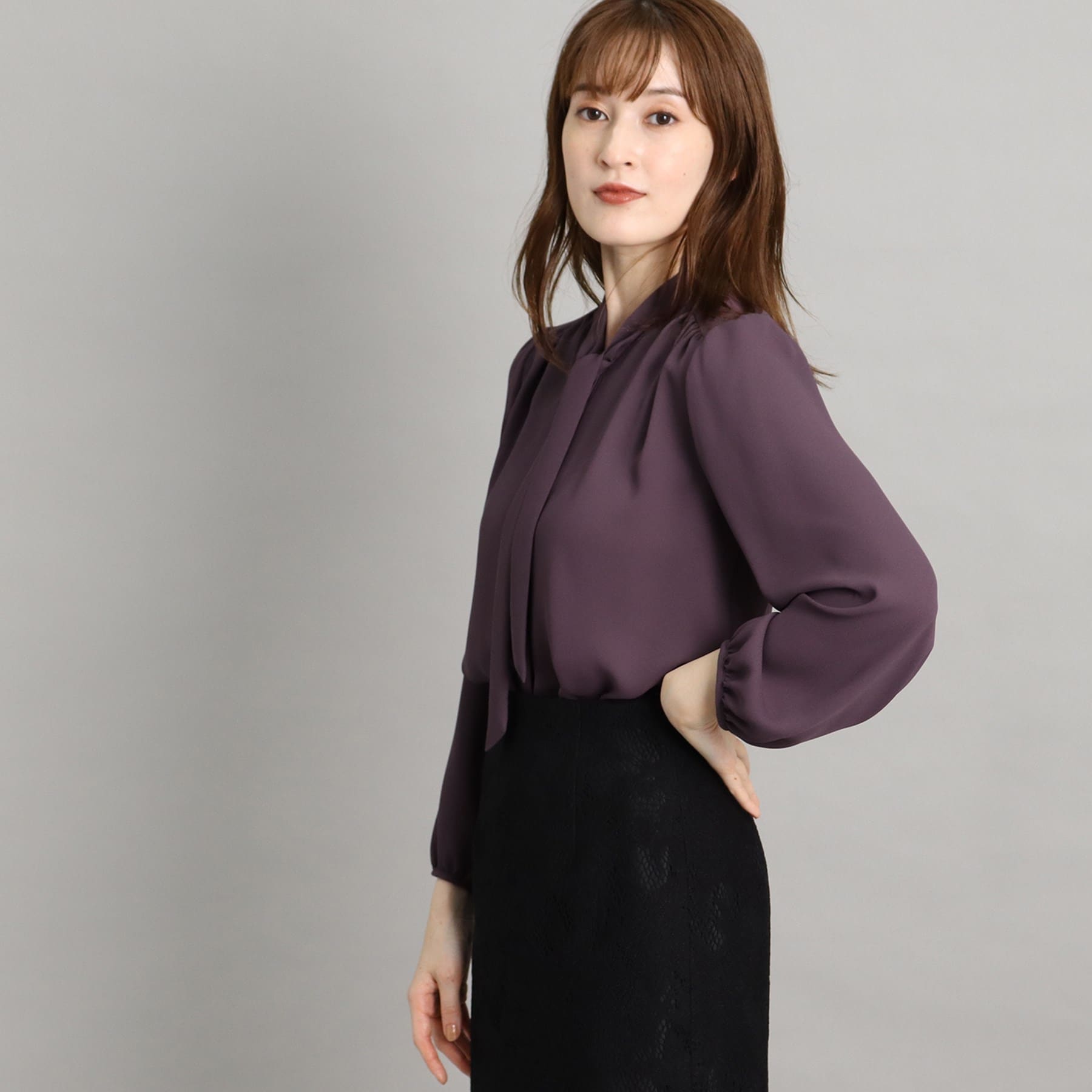 COUP DE CHANCE [One-piece/Jacket tucked in] Feminine thin bowtie blouse