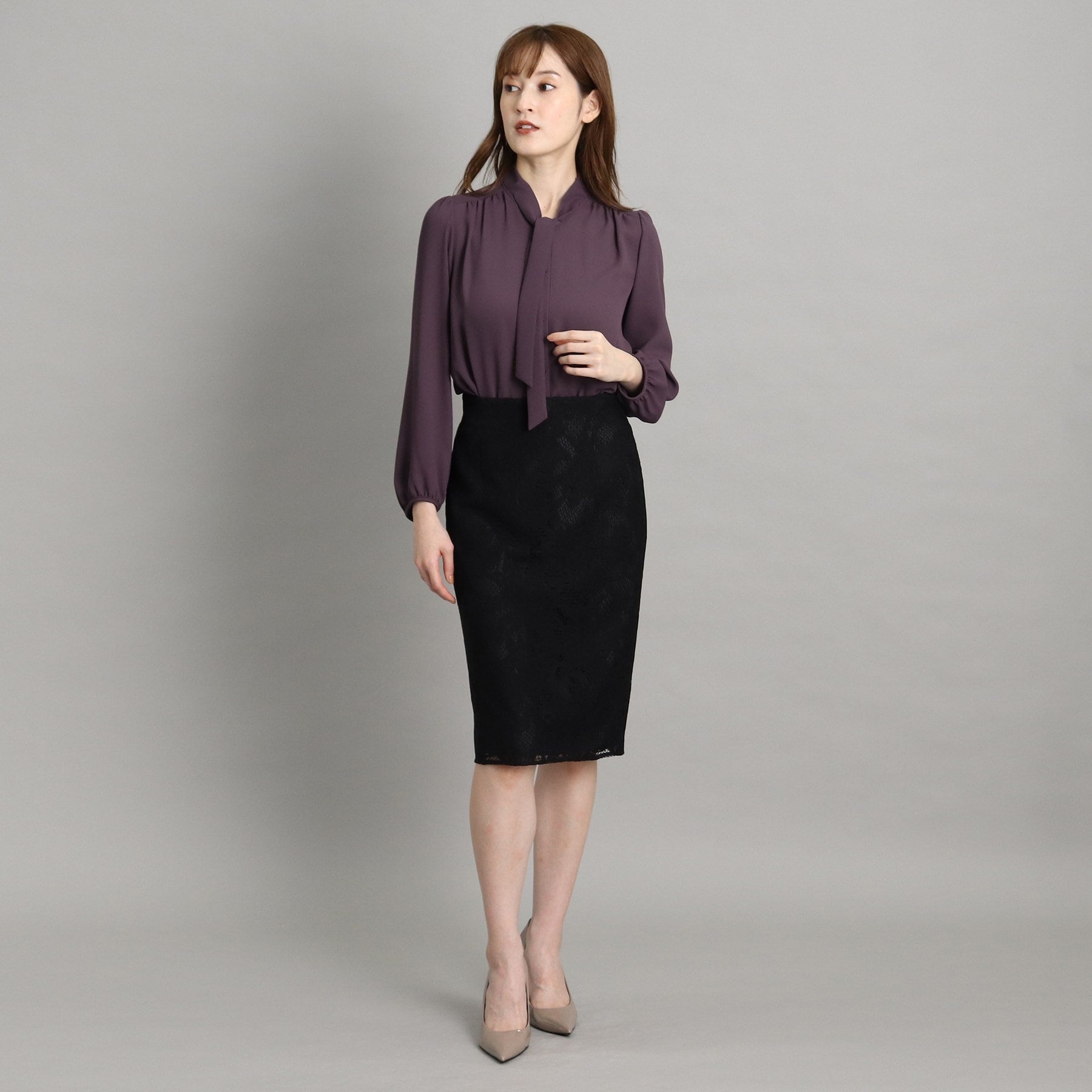 COUP DE CHANCE [One-piece/Jacket tucked in] Feminine thin bowtie blouse