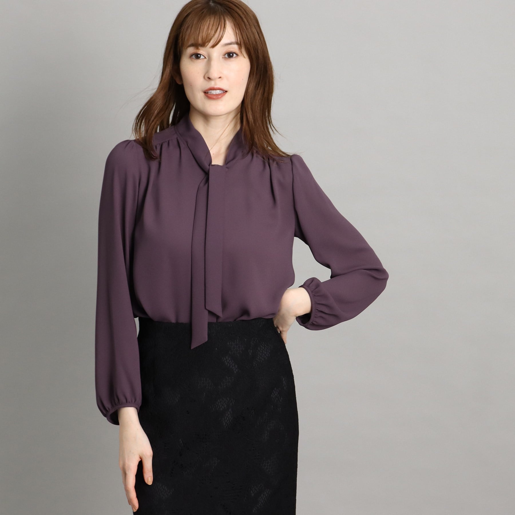 COUP DE CHANCE [One-piece/Jacket tucked in] Feminine thin bowtie blouse