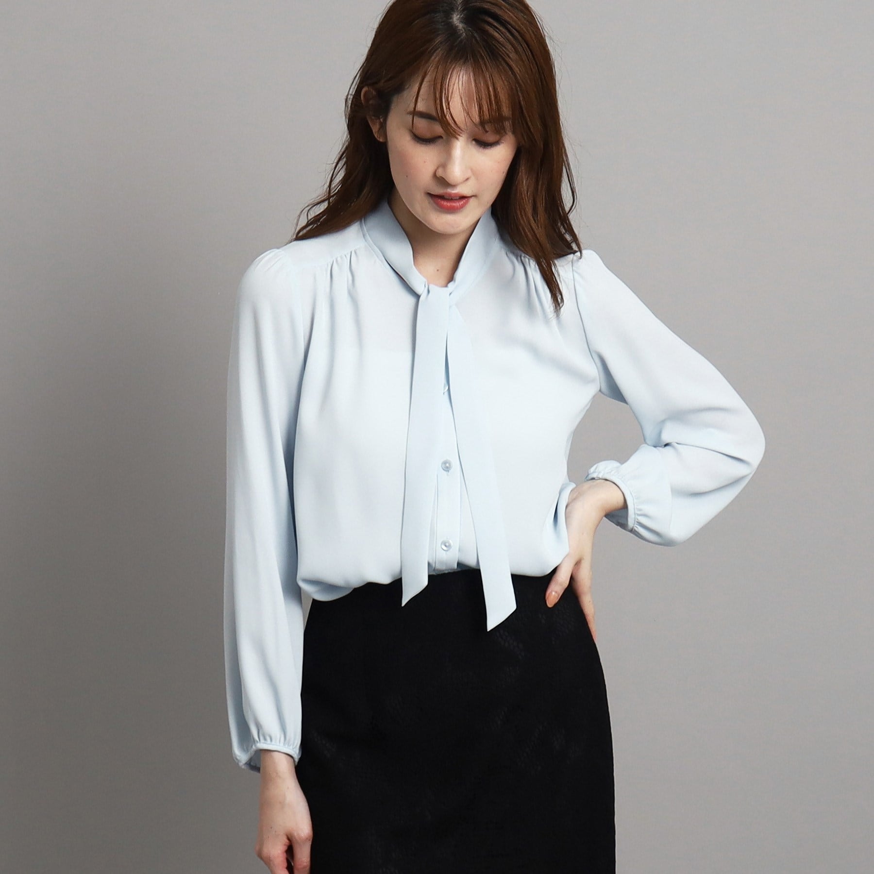 COUP DE CHANCE [One-piece/Jacket tucked in] Feminine thin bowtie blouse