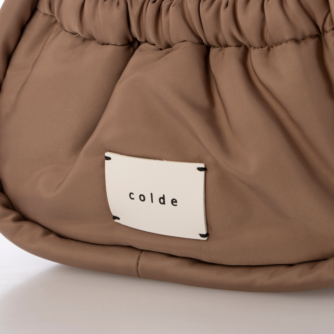 コルデ COLDE 【軽量/シーズンレス/旅行】パラコードハンドルギャザーショルダーバッグ （ベージュ） ベージュ