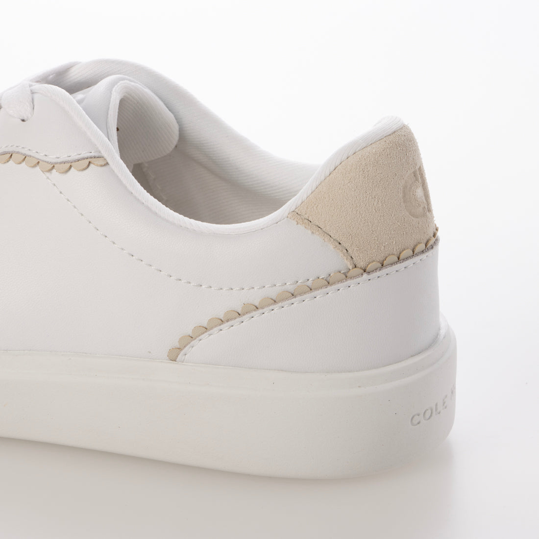 コール ハーン COLE HAAN グランド クロスコート アロウ スニーカー womens （ホワイト レザー / シルバー バーチ スエード） ホワイト レザー / シルバー バーチ スエード
