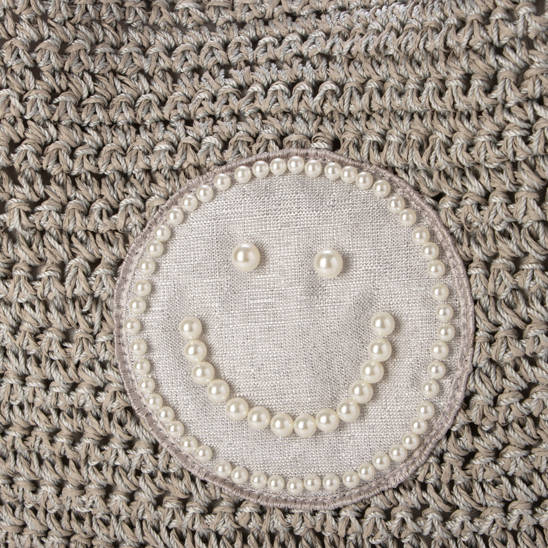 クーコ COOCO SMILY/パール刺繍フリルハンドルペーパーかごバッグ （グレー） グレー