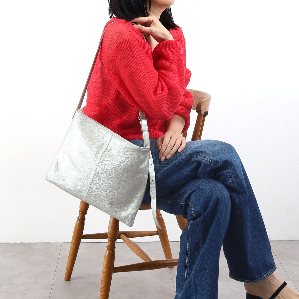 クーコ COOCO シュリンクレザーシンプルフラットショルダーバッグ／A4対応