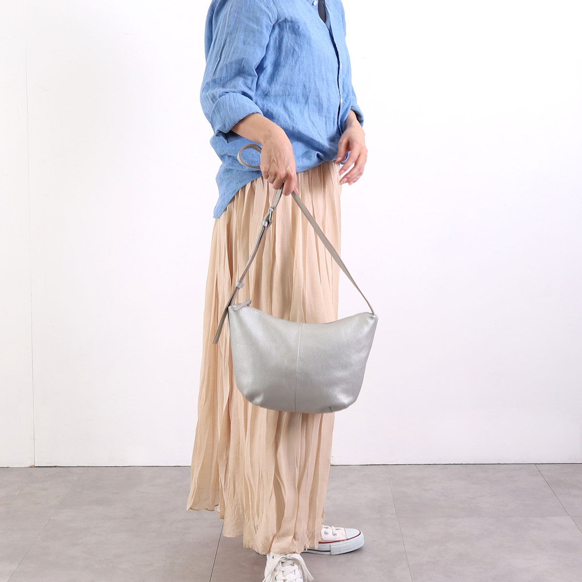 クーコ COOCO シュリンクレザーハーフムーンショルダーバッグ
