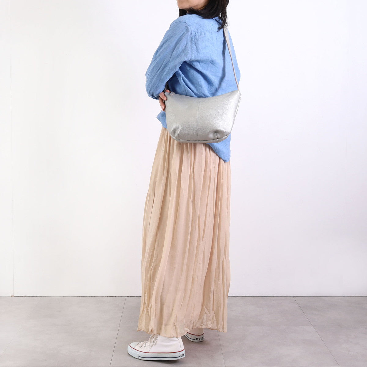 クーコ COOCO シュリンクレザーハーフムーンショルダーバッグ