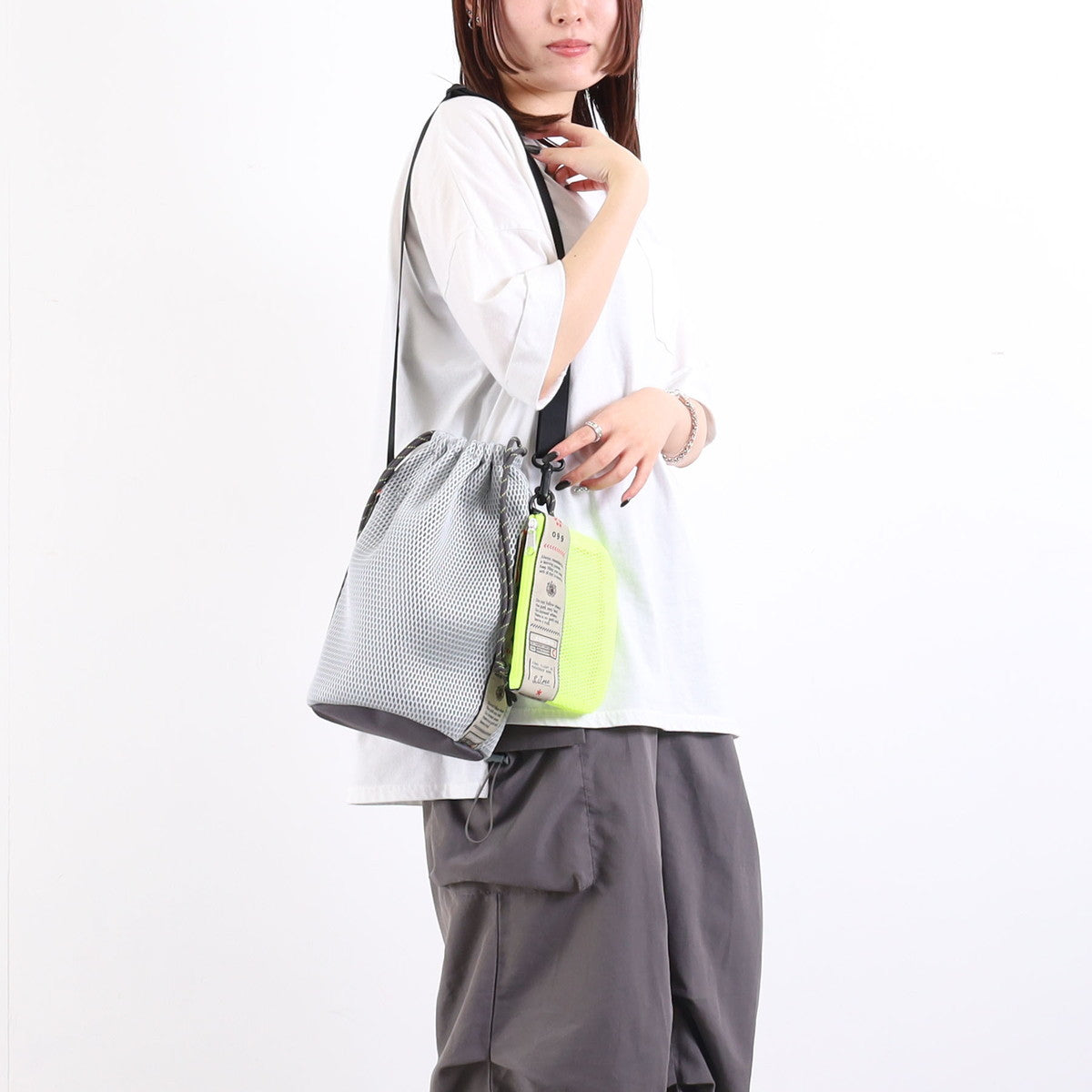 クーコ COOCO ロゴテープメッシュ巾着ショルダーバッグ