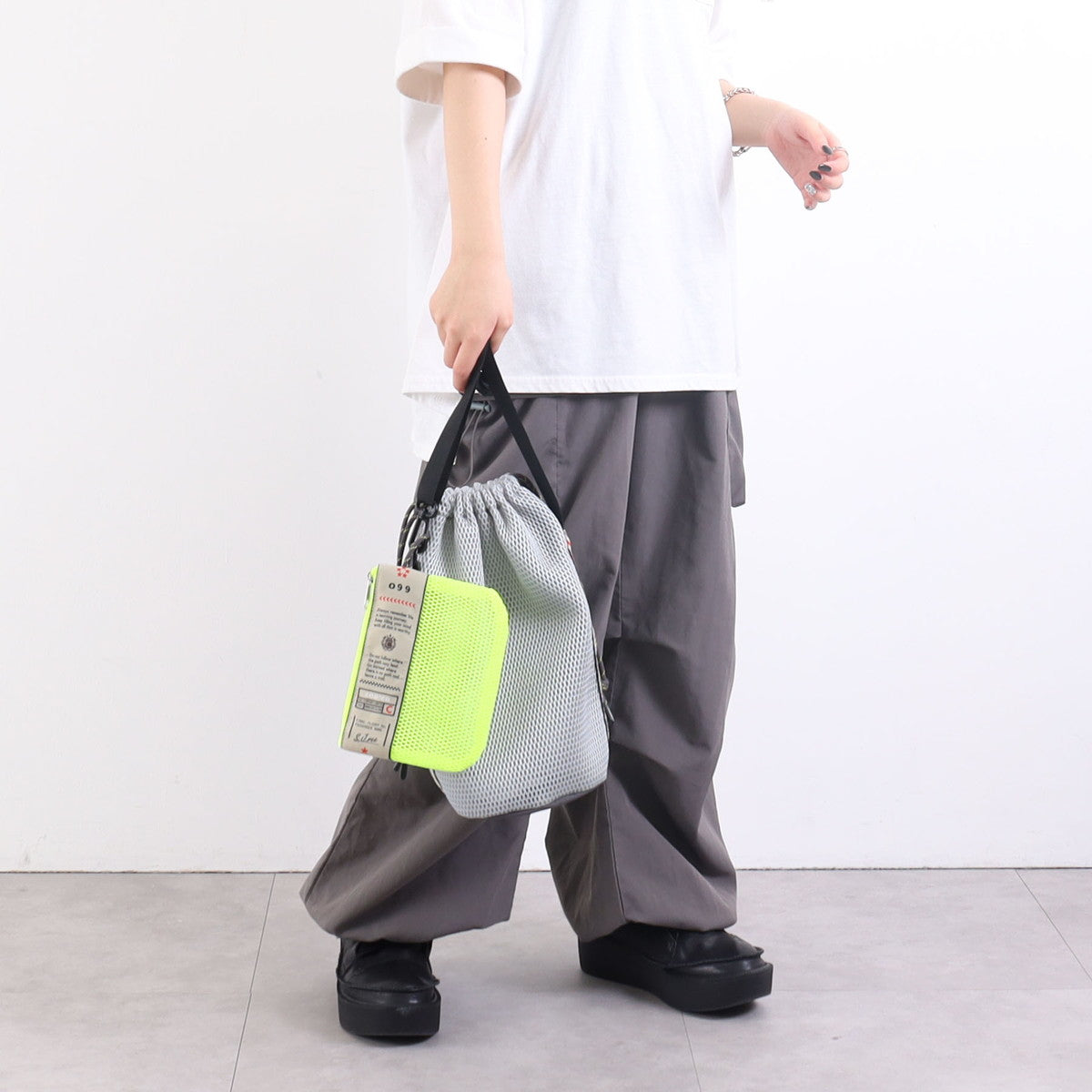 クーコ COOCO ロゴテープメッシュ巾着ショルダーバッグ