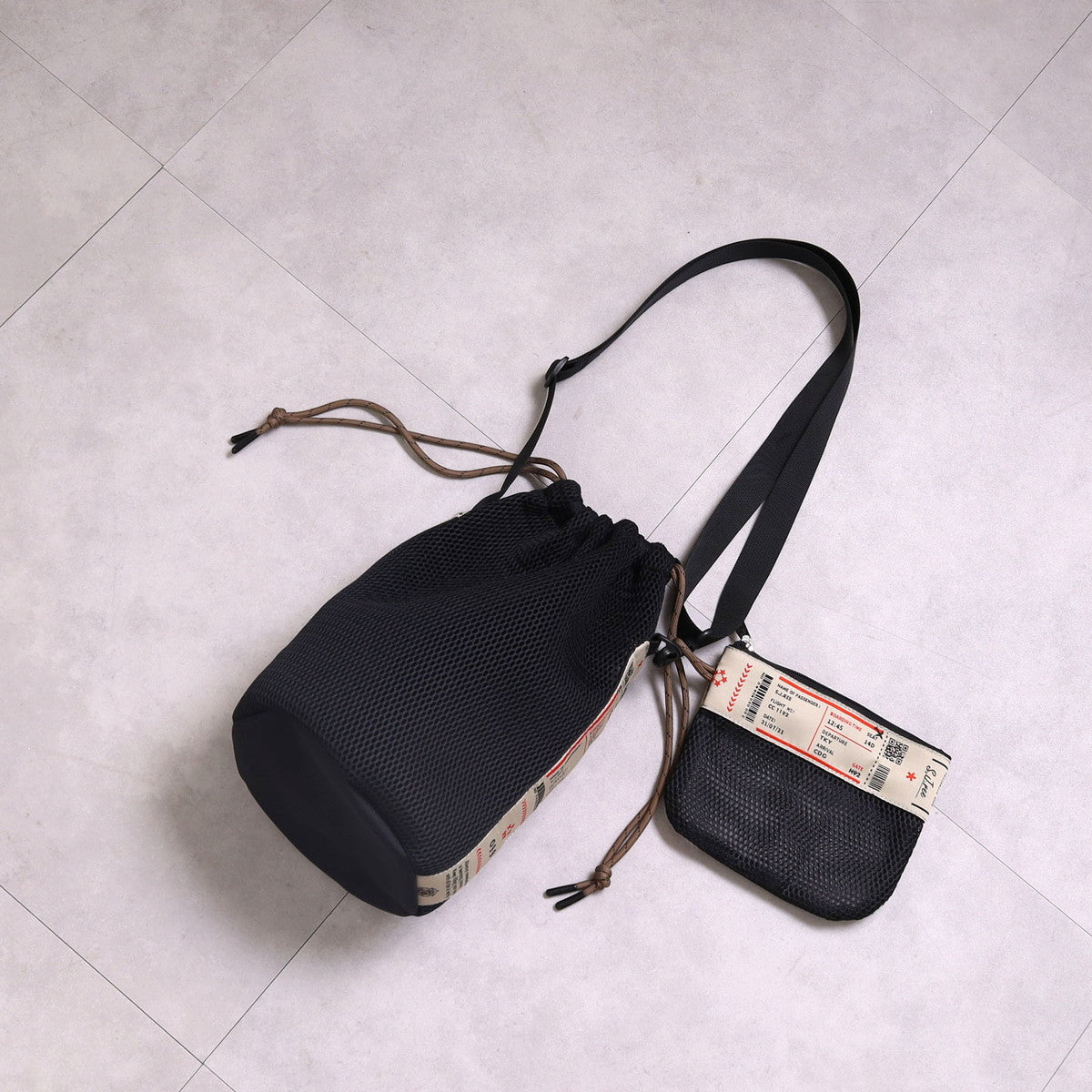 クーコ COOCO ロゴテープメッシュ巾着ショルダーバッグ