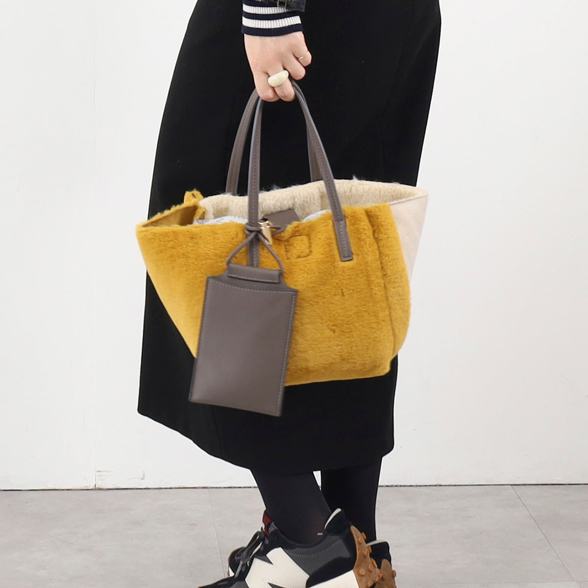 クーコ COOCO ポーチ付リバーシブルムートン風配色バッグ